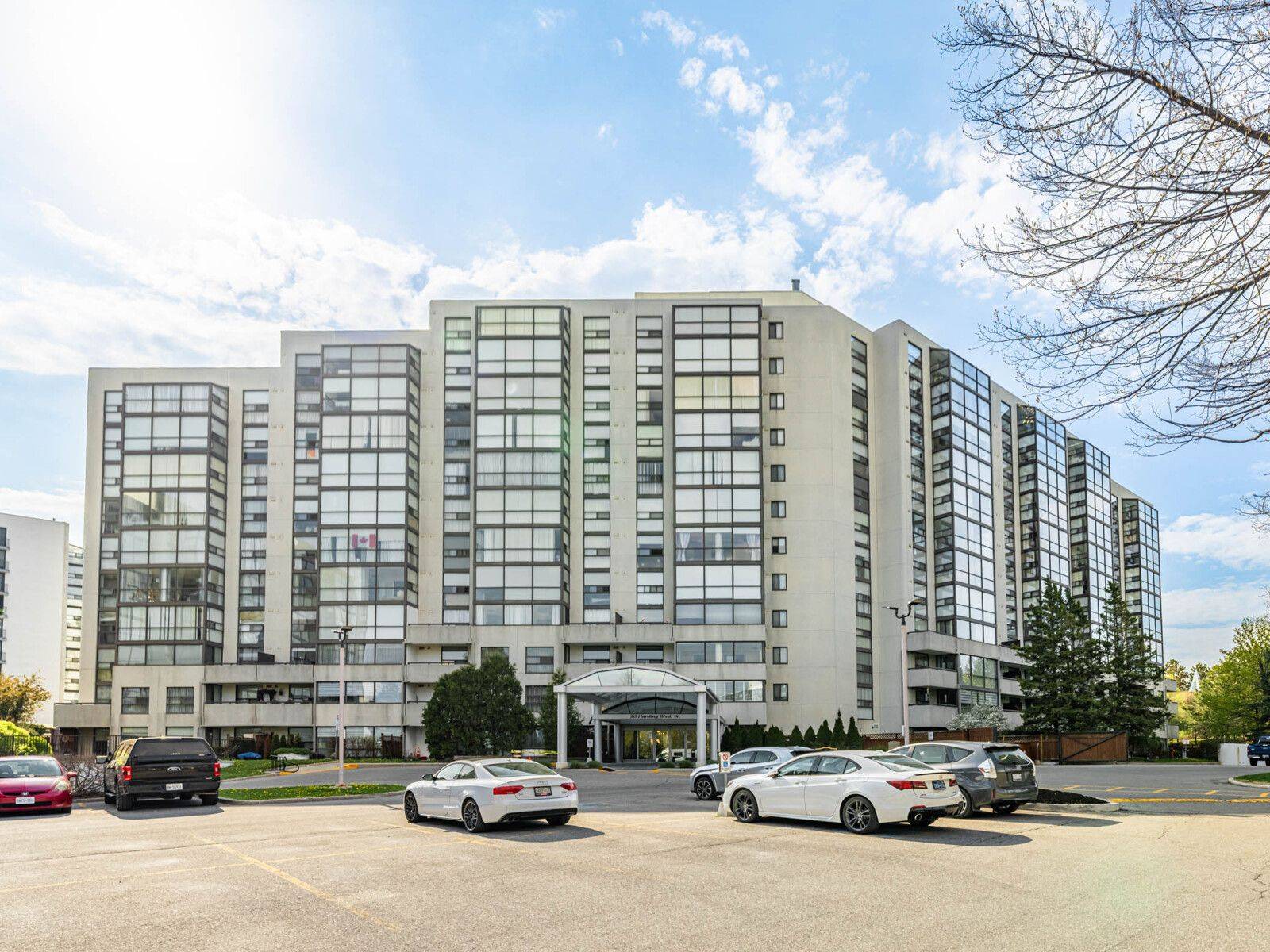 20 Harding BLVD W #305,  Richmond Hill,  ON L4C 9S4