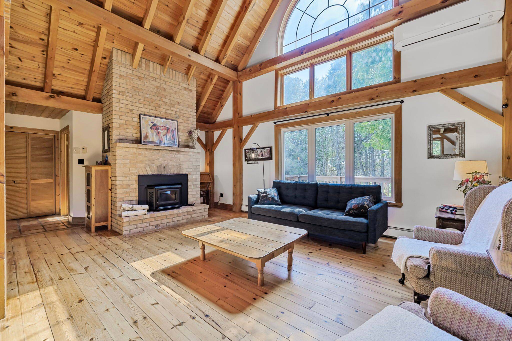 18 Minonen RD, Georgina, ON L0C 1L0