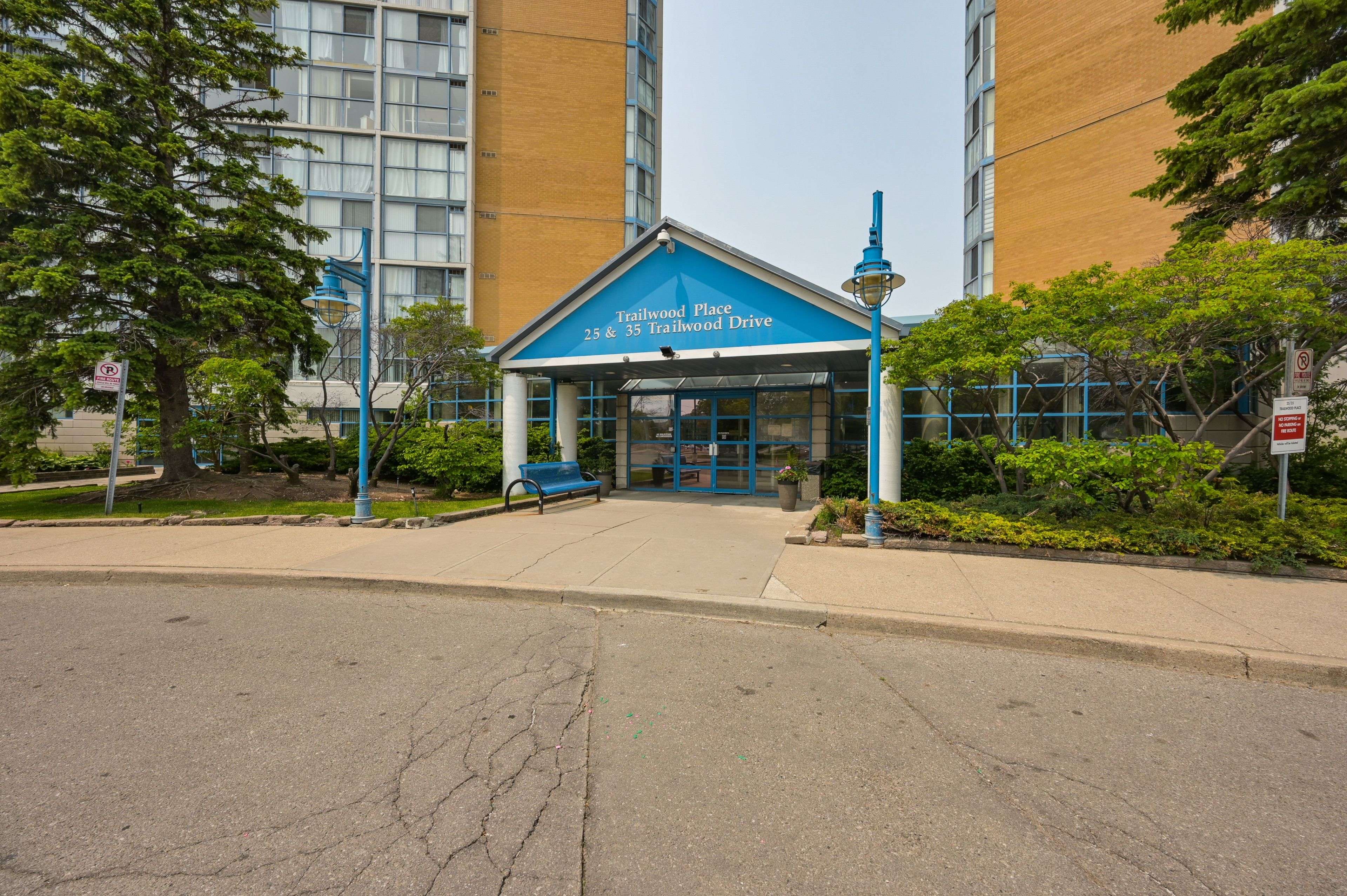 Mississauga, ON L4Z 3L6,35 Trailwood DR #913