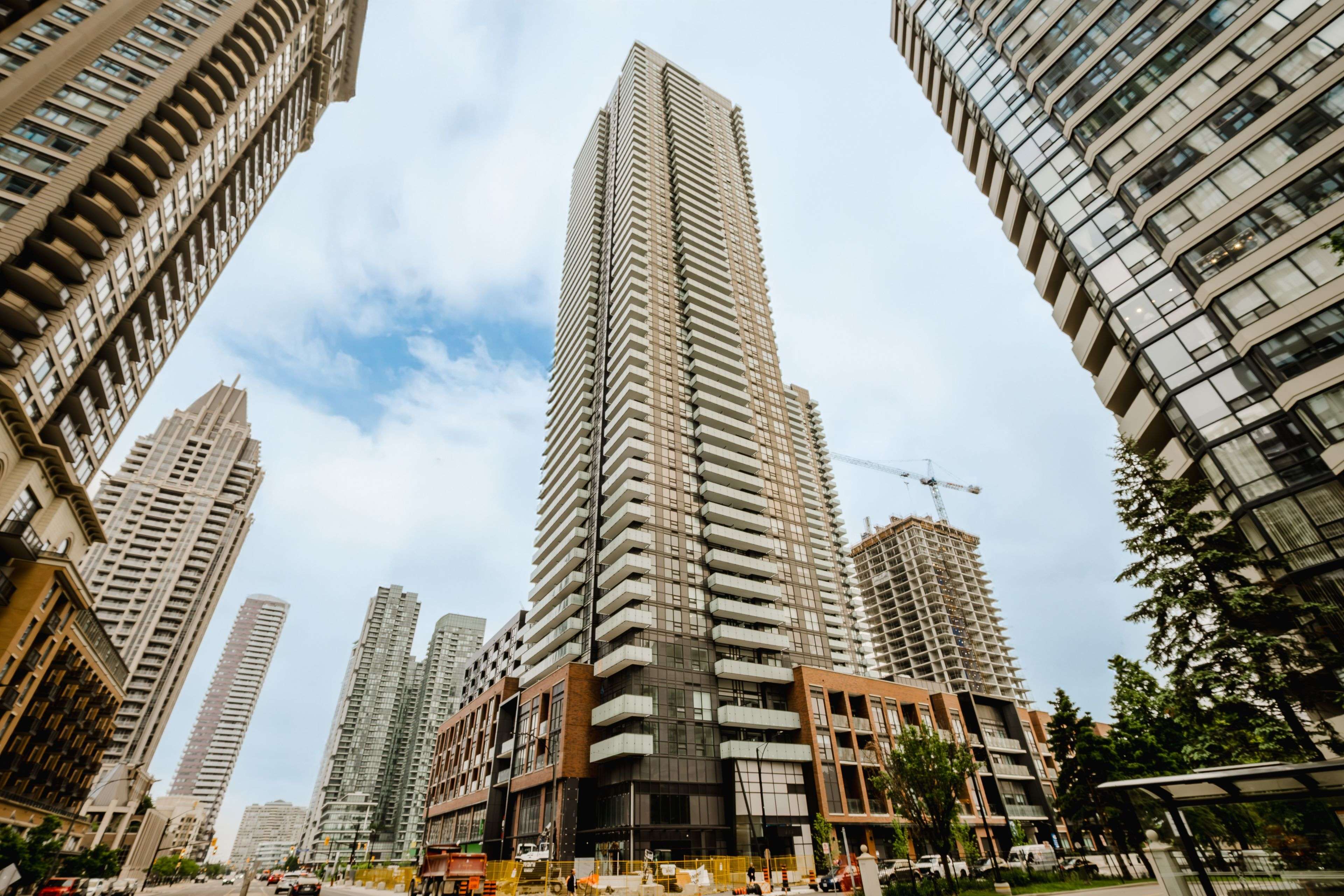 430 Square One DR #3211, Mississauga, ON L5B 0L6