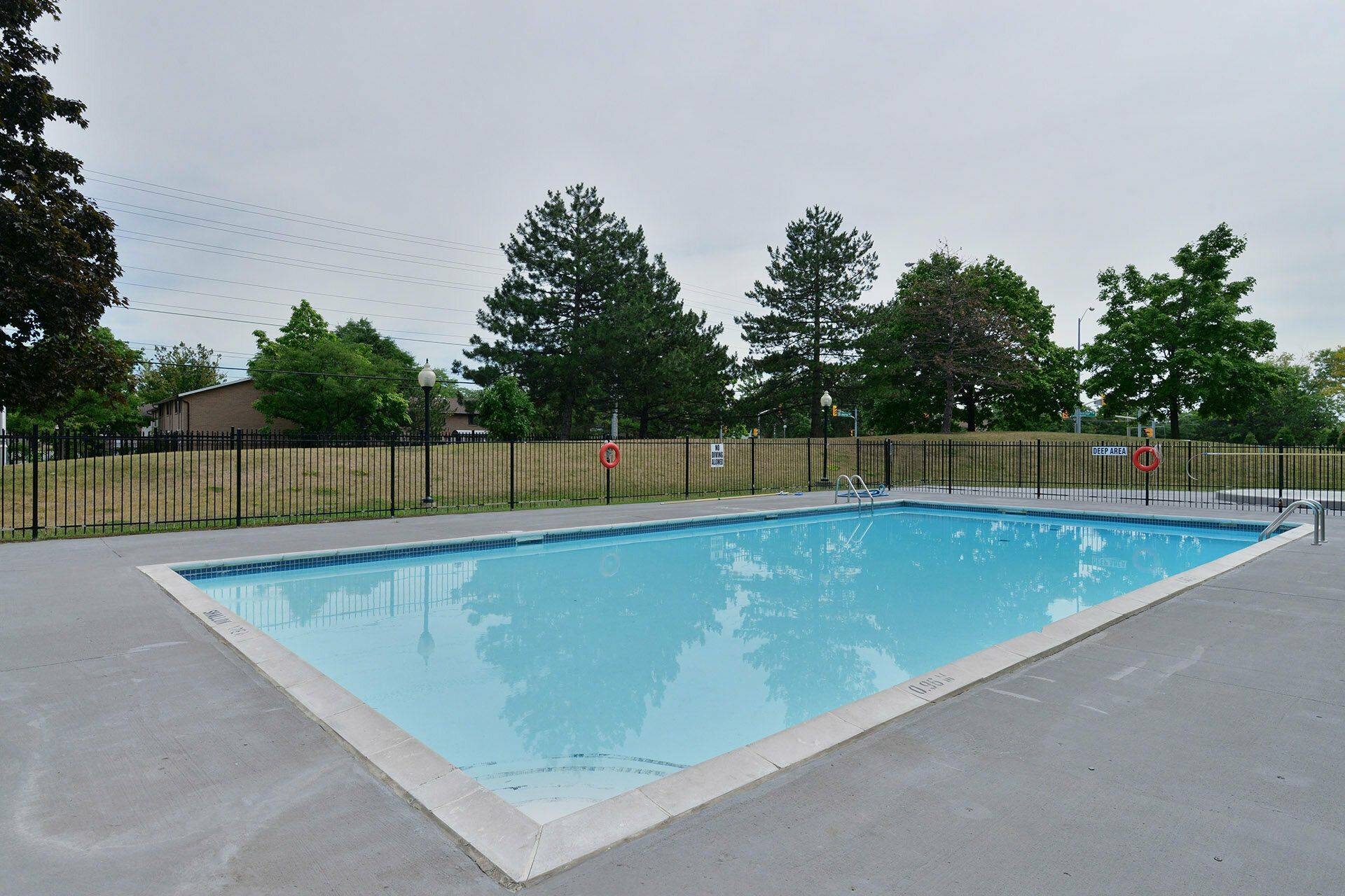 15 Kensington RD #1703, Brampton, ON L6T 3W2