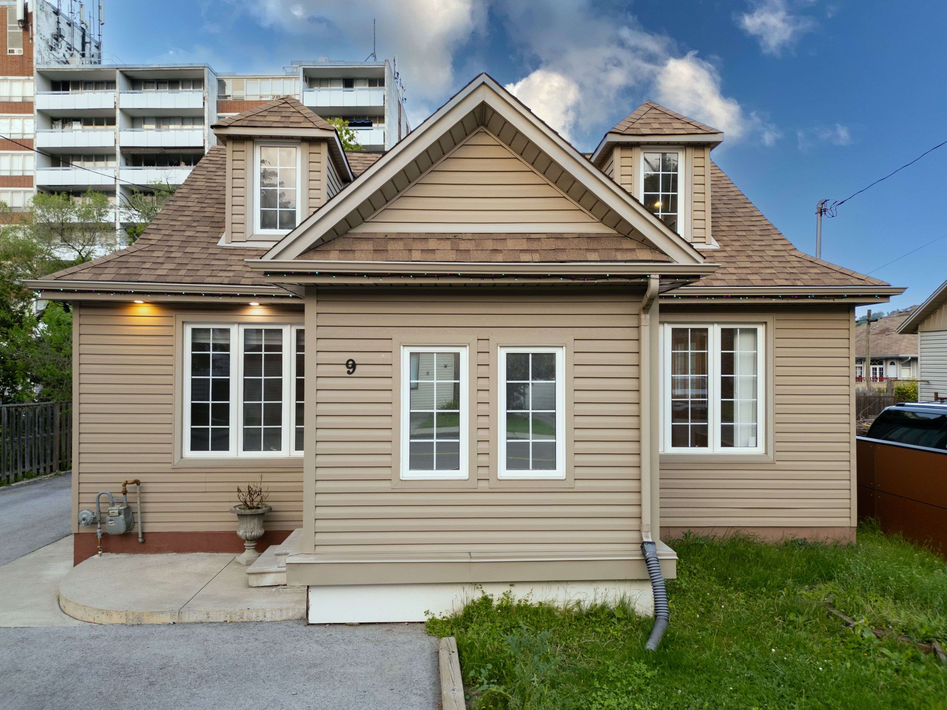 Hamilton, ON L8G 2R4,9 New Mountain RD