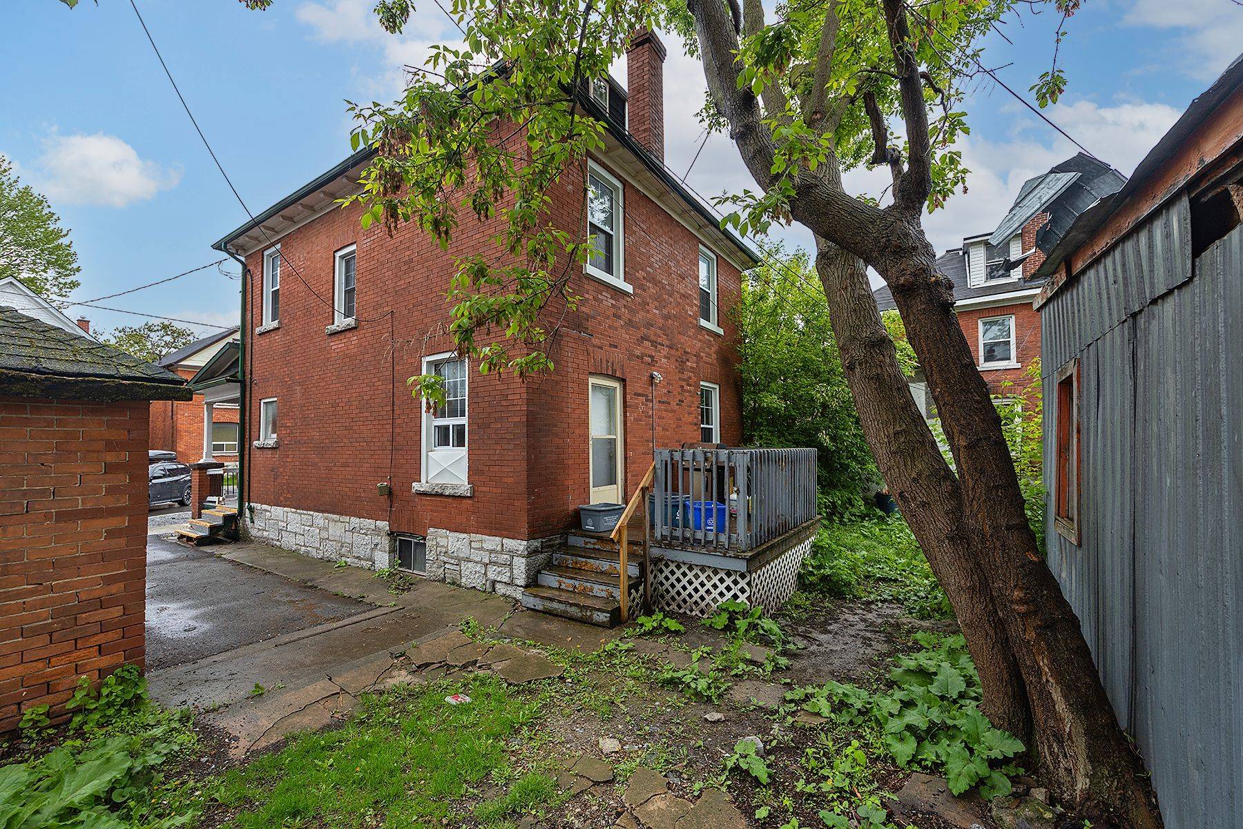 Kingston, ON K7L 3N1,8 Aberdeen ST