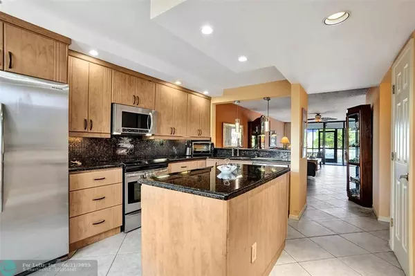 Pompano Beach, FL 33060,1100 SE 5th Ct #85
