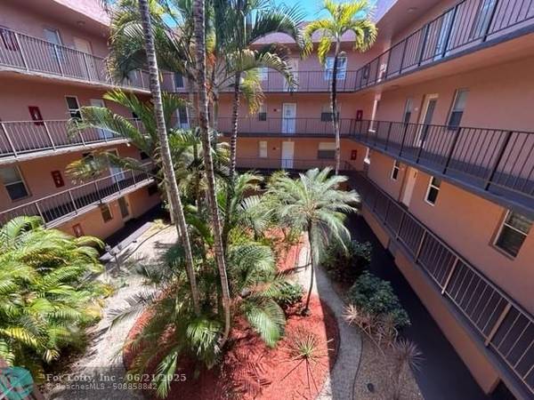 2861 Somerset Dr #312, Lauderdale Lakes, FL 33311