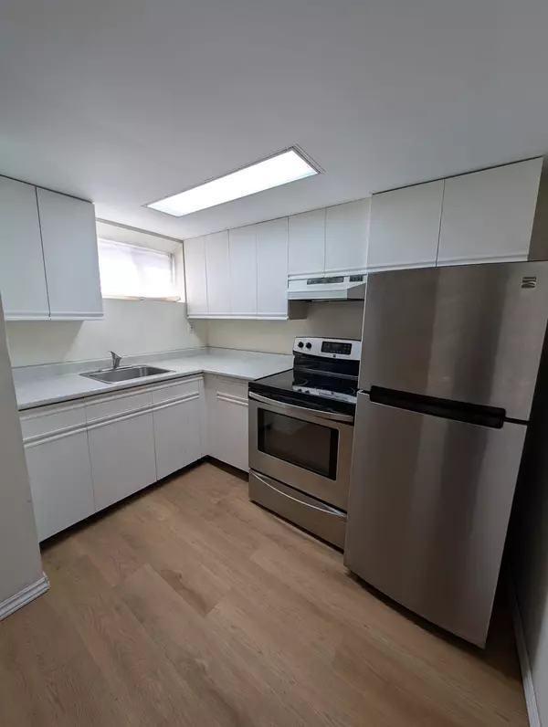 Richmond Hill, ON L4C 1S8,38 Harding BLVD #Bsmt 1