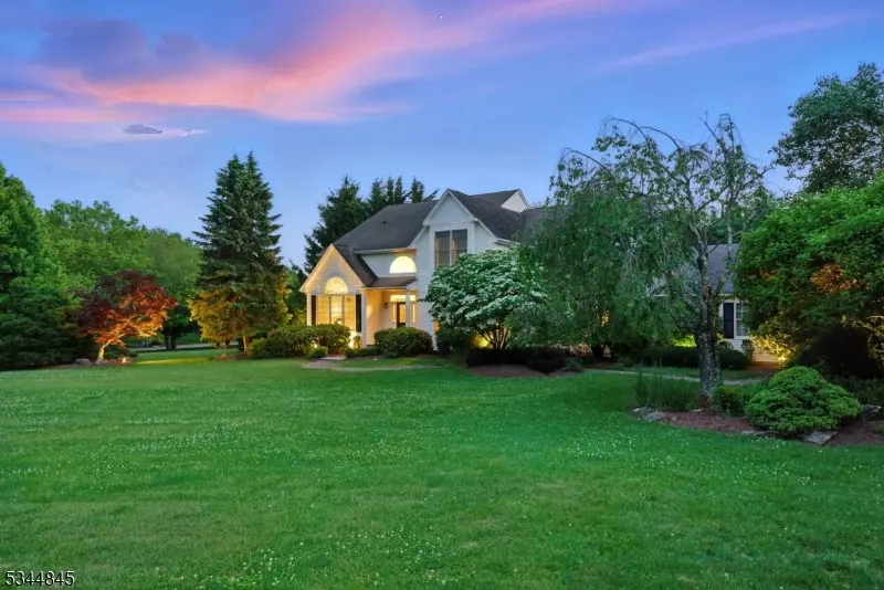 2 Wakefield Dr, Washington Twp., NJ 07840