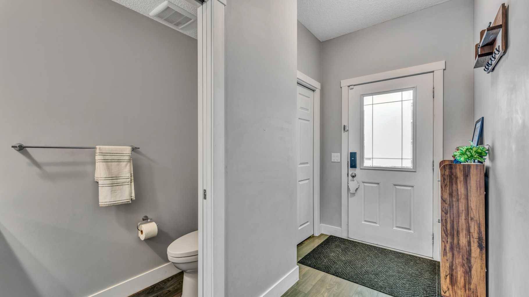 Airdrie, AB T4B 4C8,593 Hillcrest RD SW