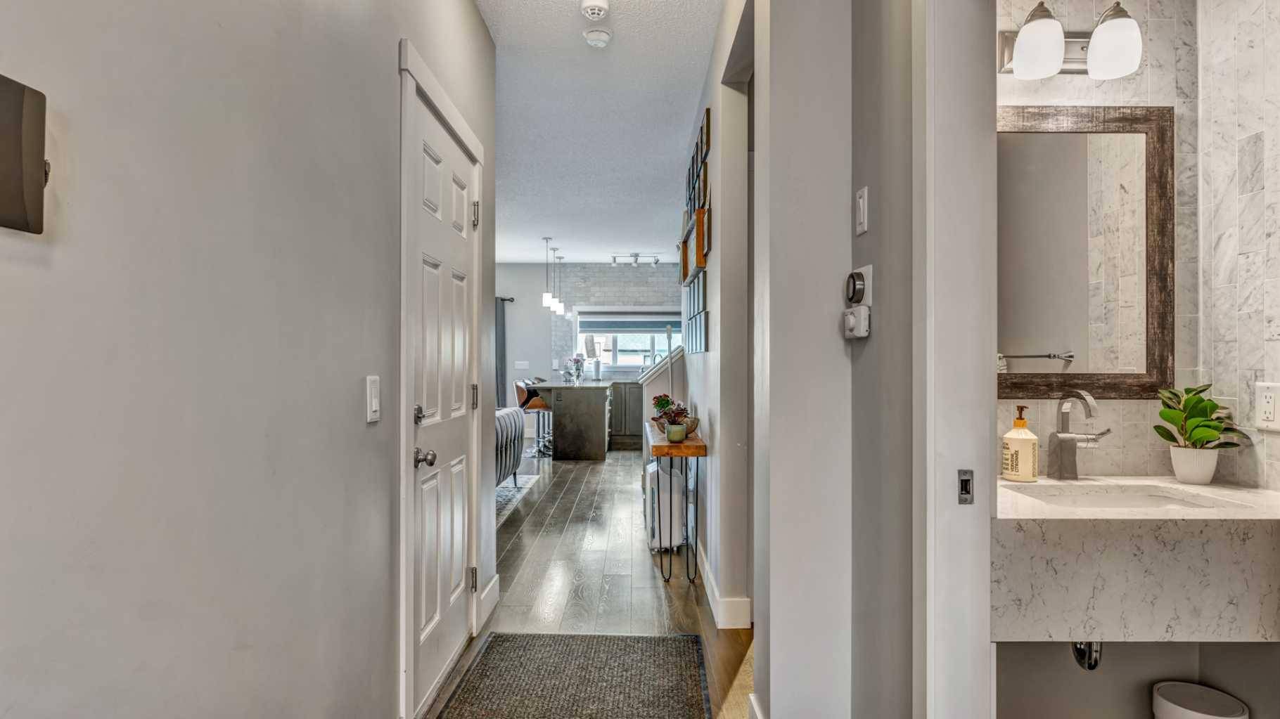 Airdrie, AB T4B 4C8,593 Hillcrest RD SW
