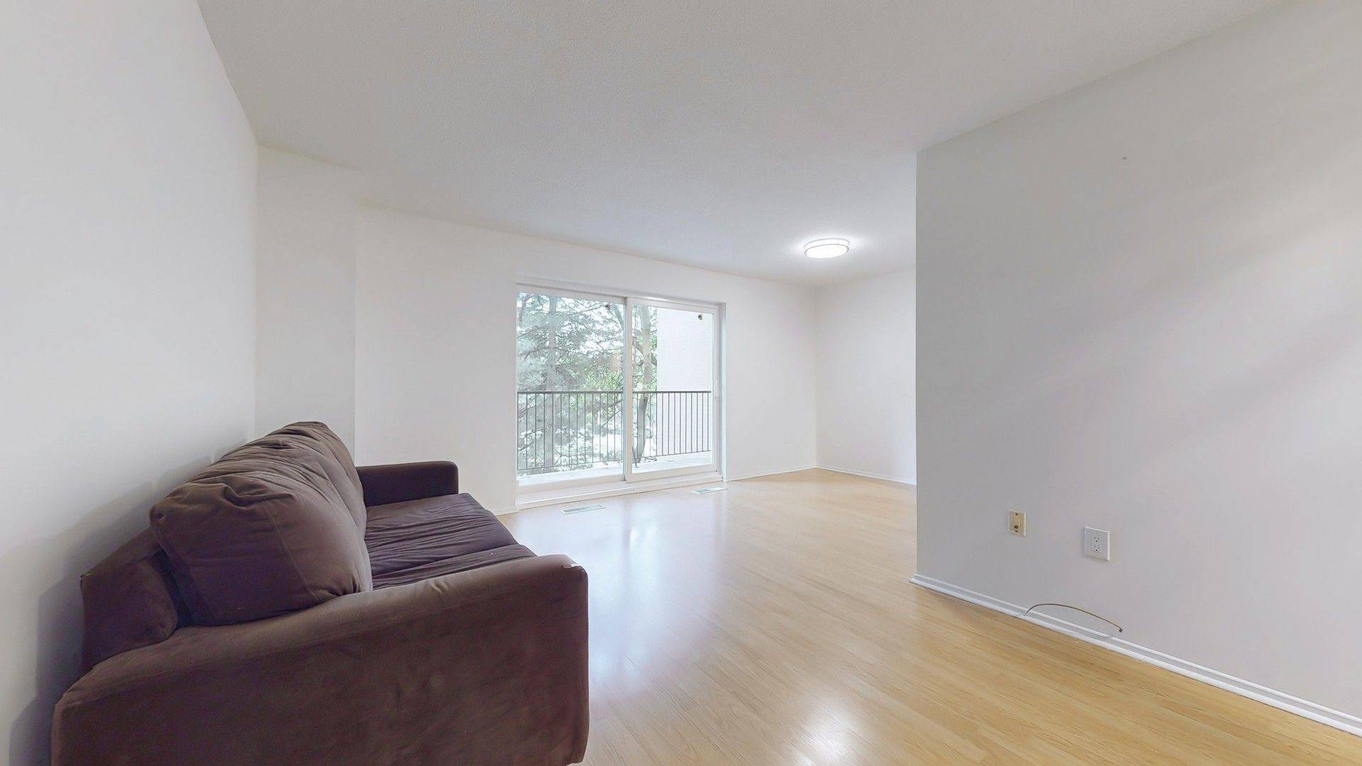 Toronto C15, ON M2J 4T7,165 Cherokee BLVD #161