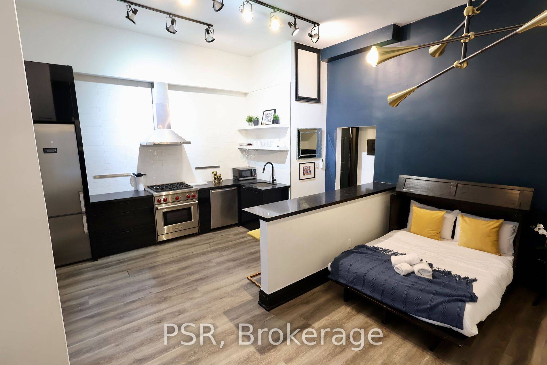 631 Queen ST W #2, Toronto C01, ON M5V 2B7