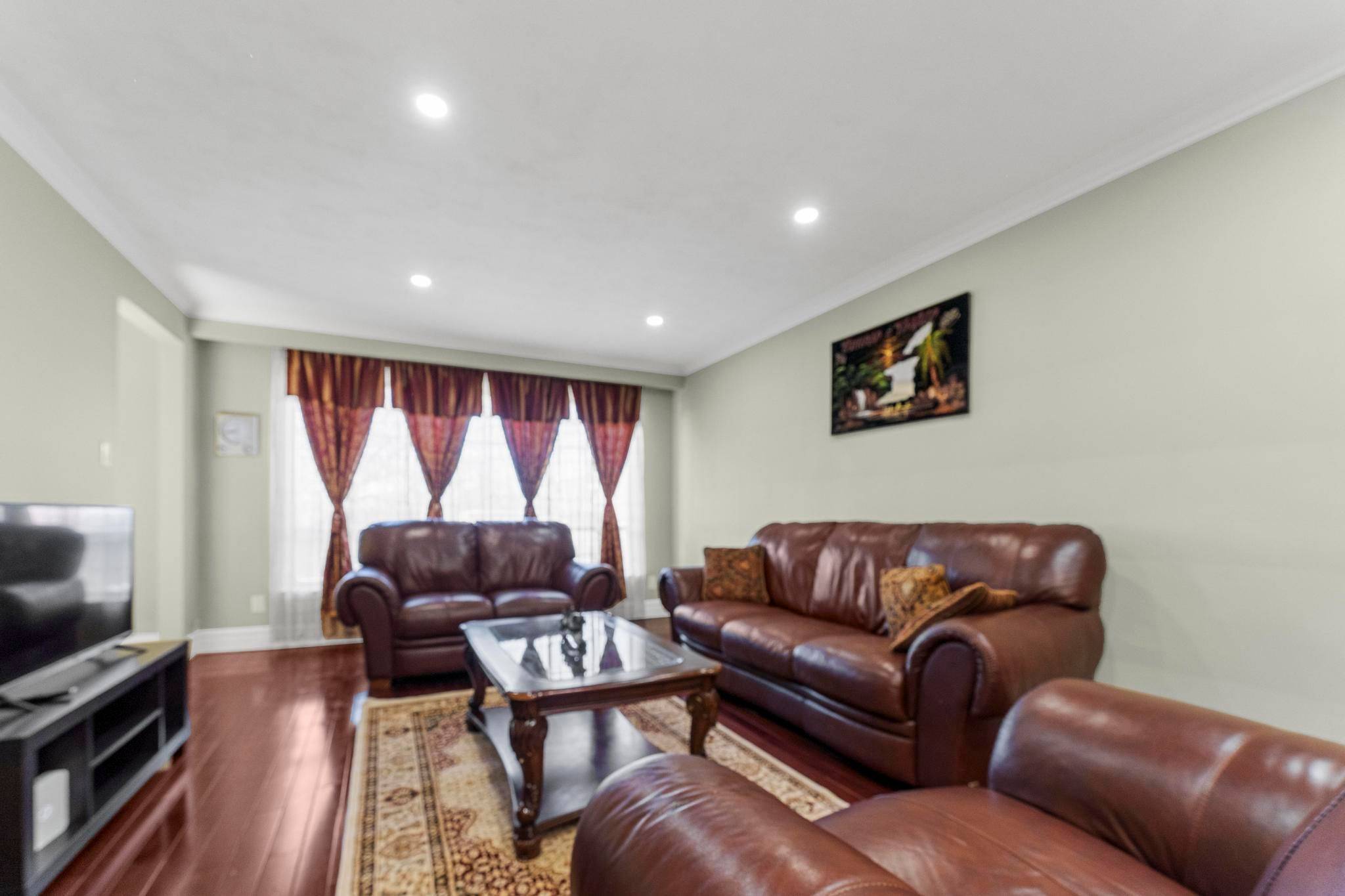 Toronto E08, ON M1M 1X6,23 Macduff CRES