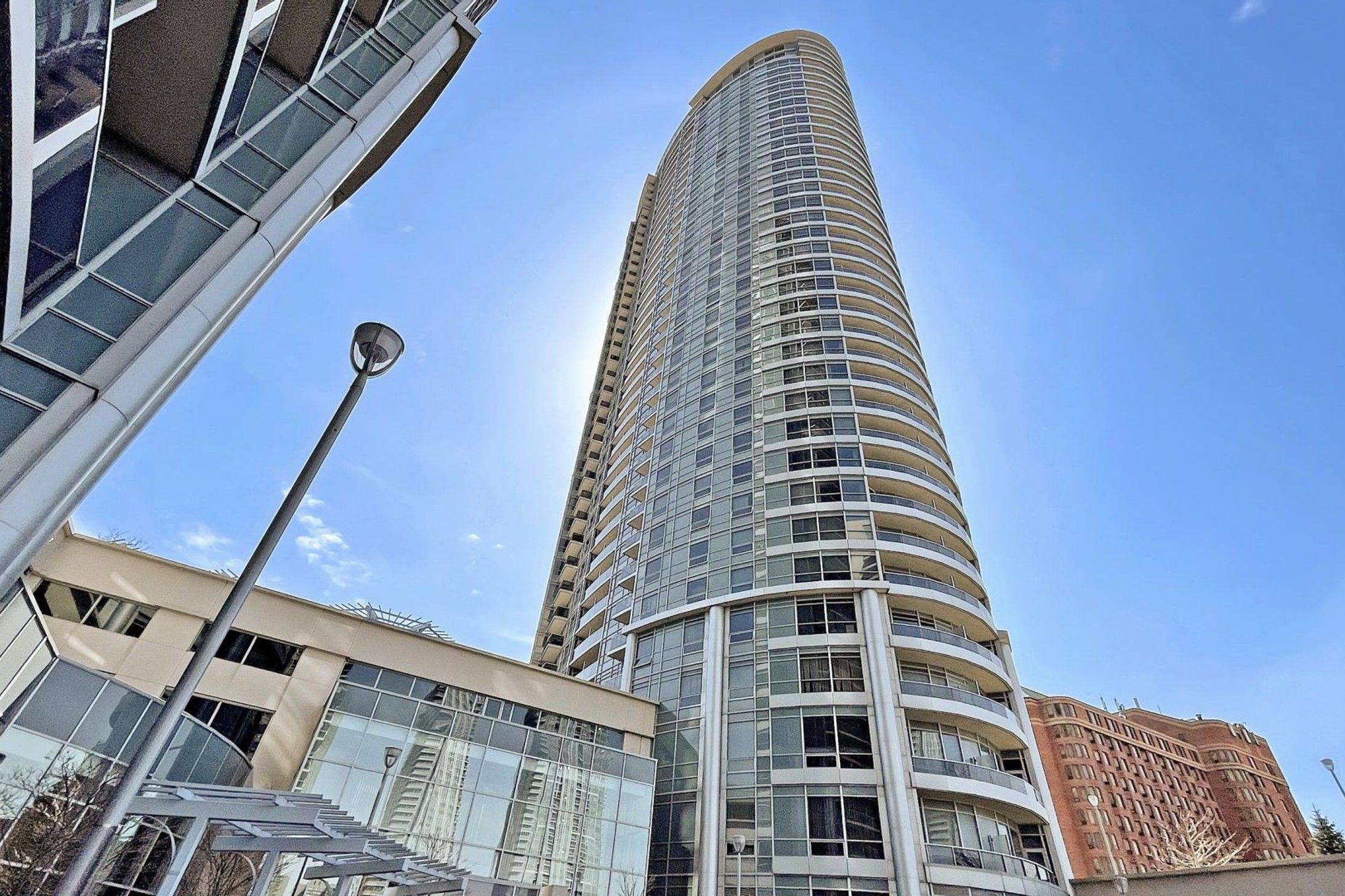 Toronto E07, ON M1S 0G3,125 Village Green SQ #911