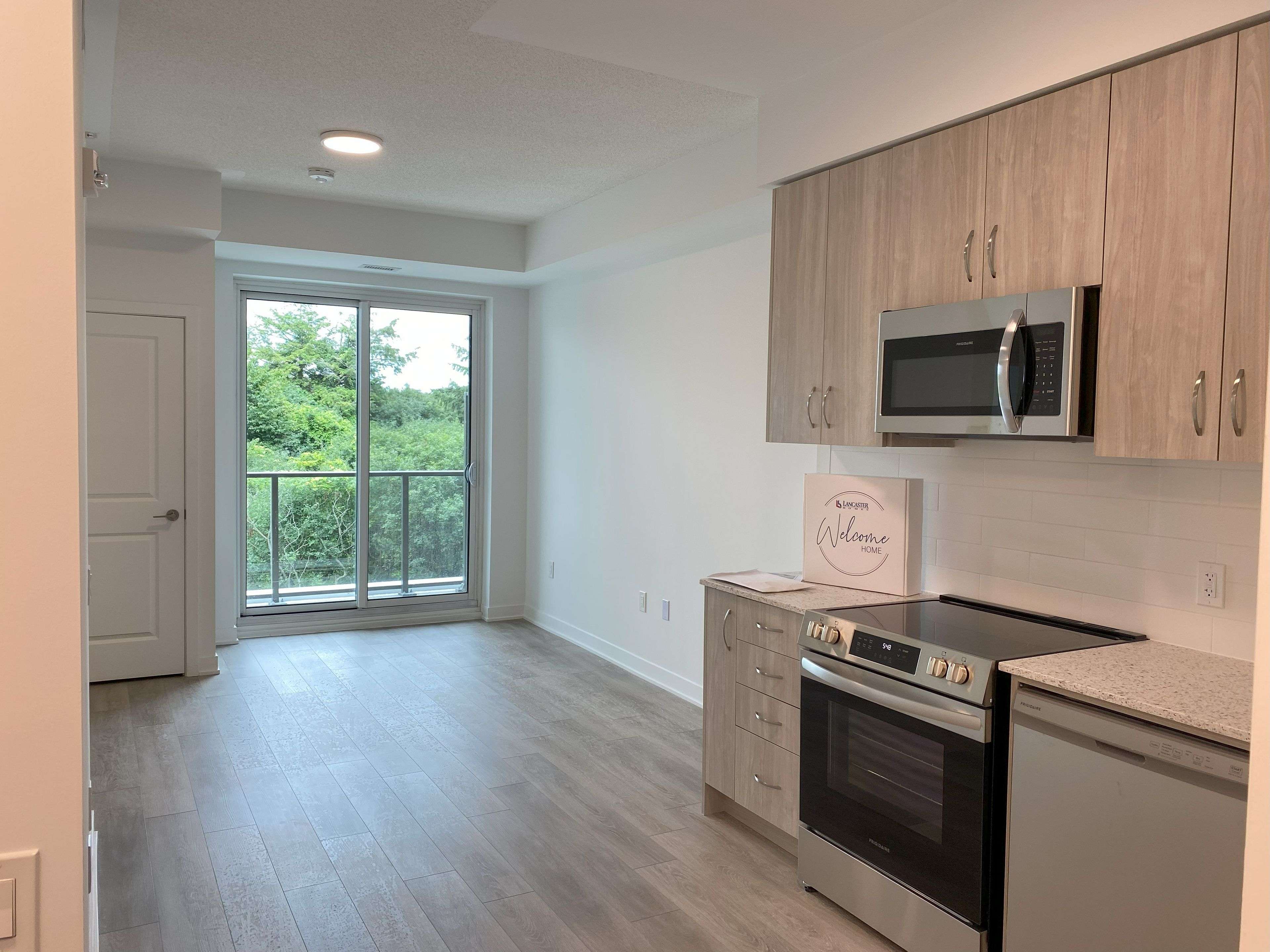 Oshawa, ON L1L 0W9,385 Arctic Red DR #224