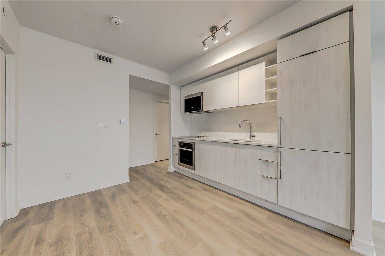 Toronto E07, ON M1T 0B9,2033 Kennedy RD #2111