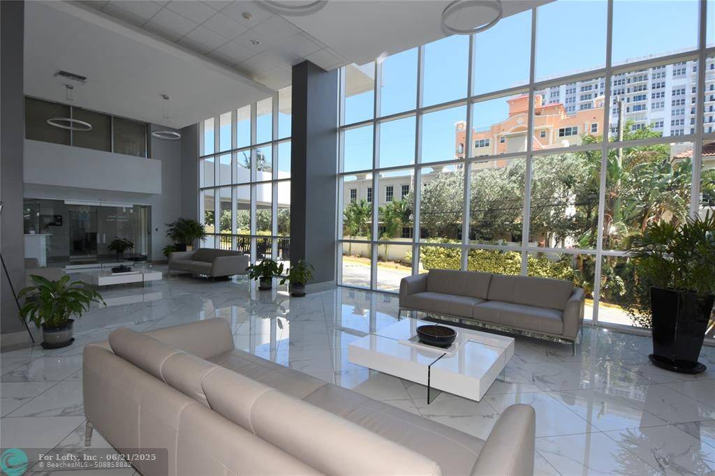 Pompano Beach, FL 33062,525 N Ocean Blvd  #522