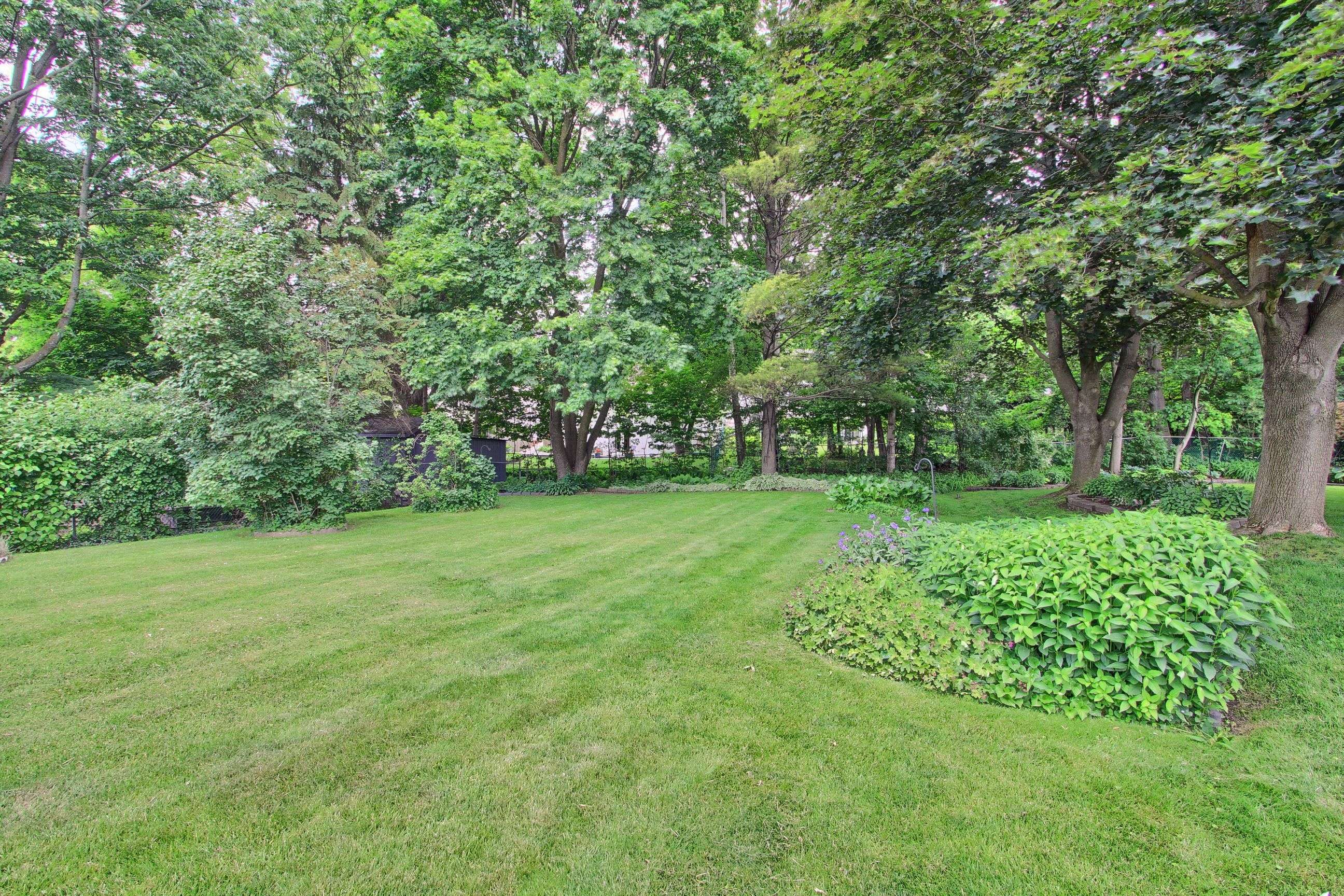 Newmarket, ON L3Y 5H5,841 Magnolia AVE