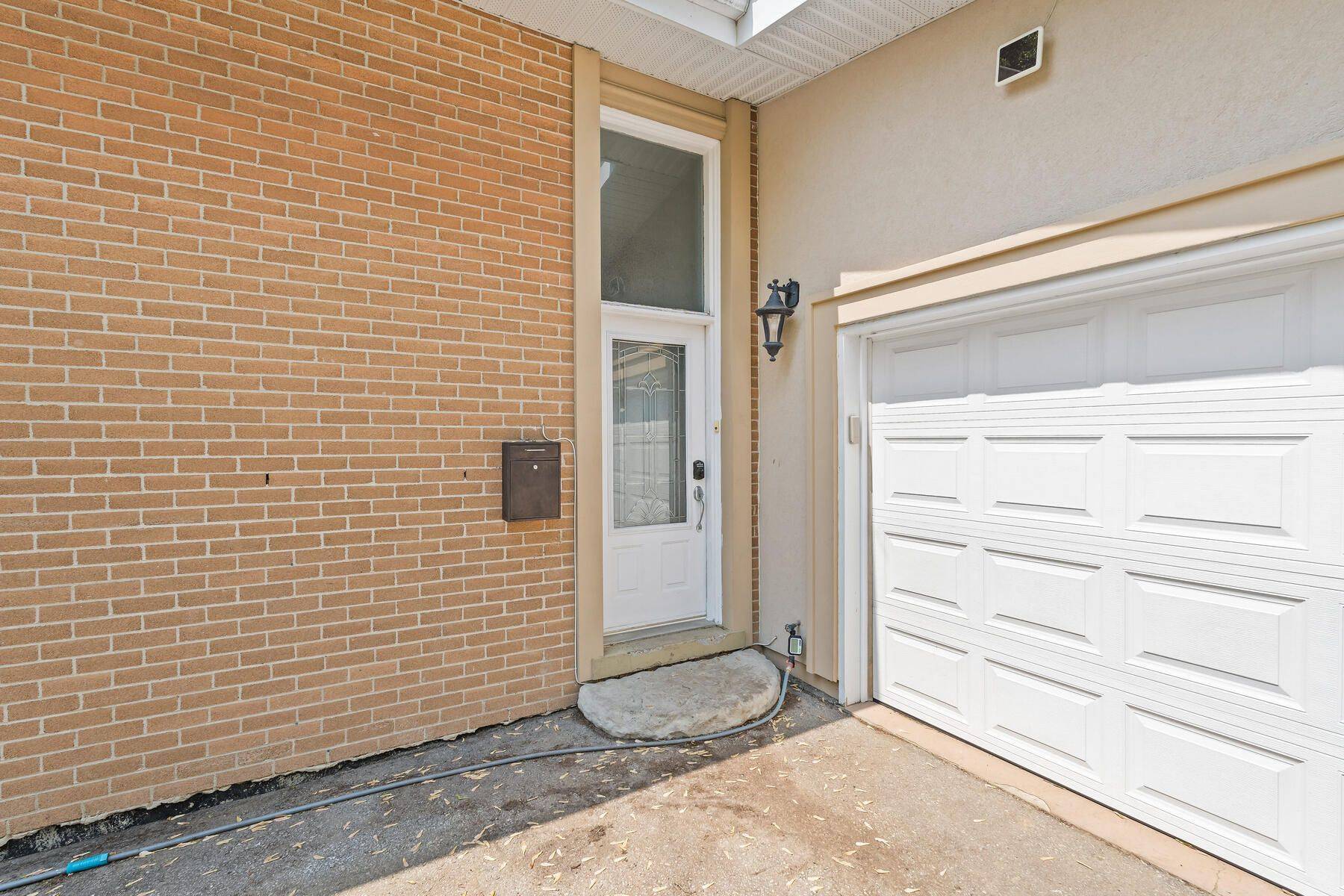 Brampton, ON L6Y 2B1,23 Stanley CT
