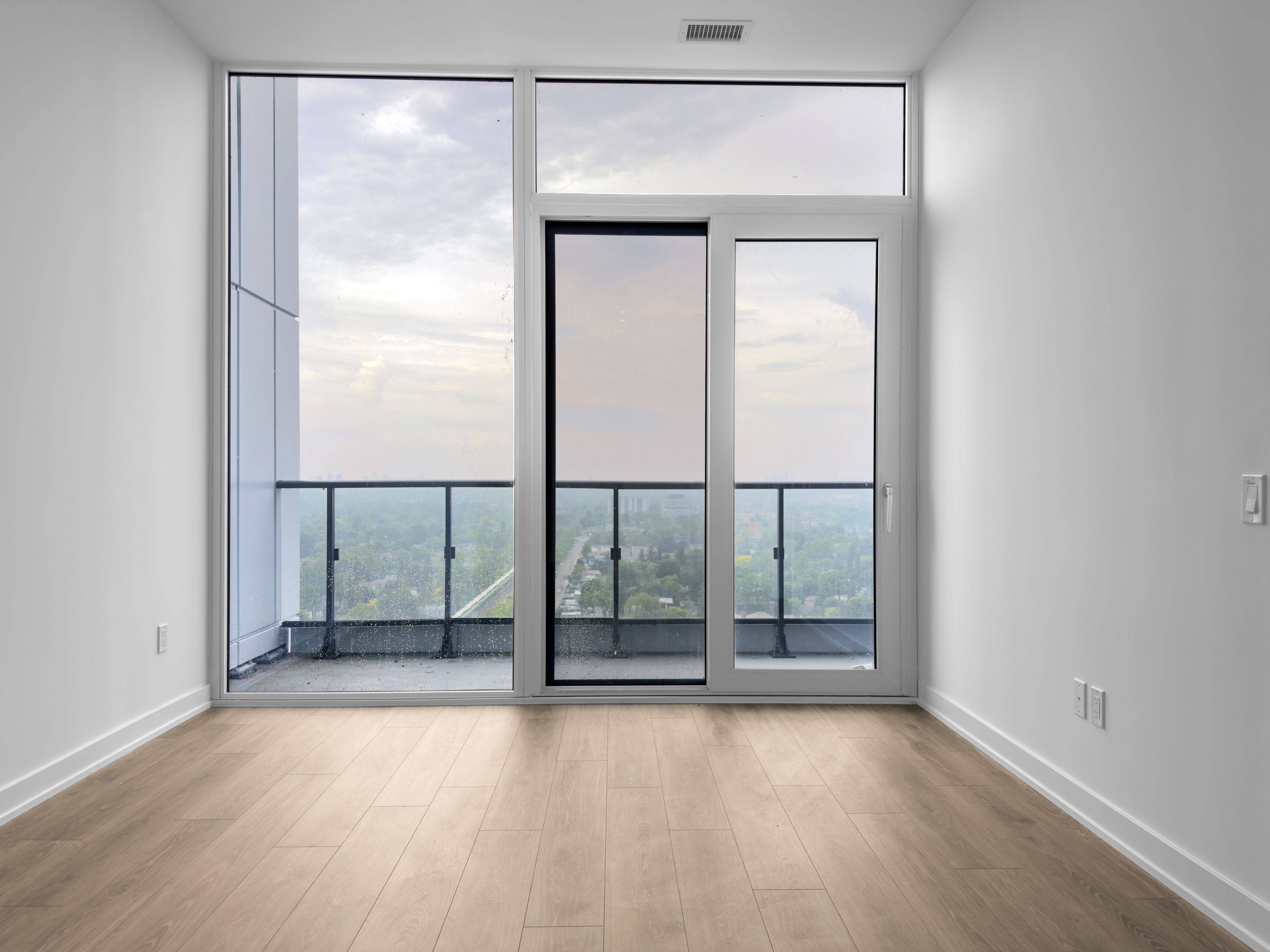 Mississauga, ON L5G 0E1,28 Ann ST #2210