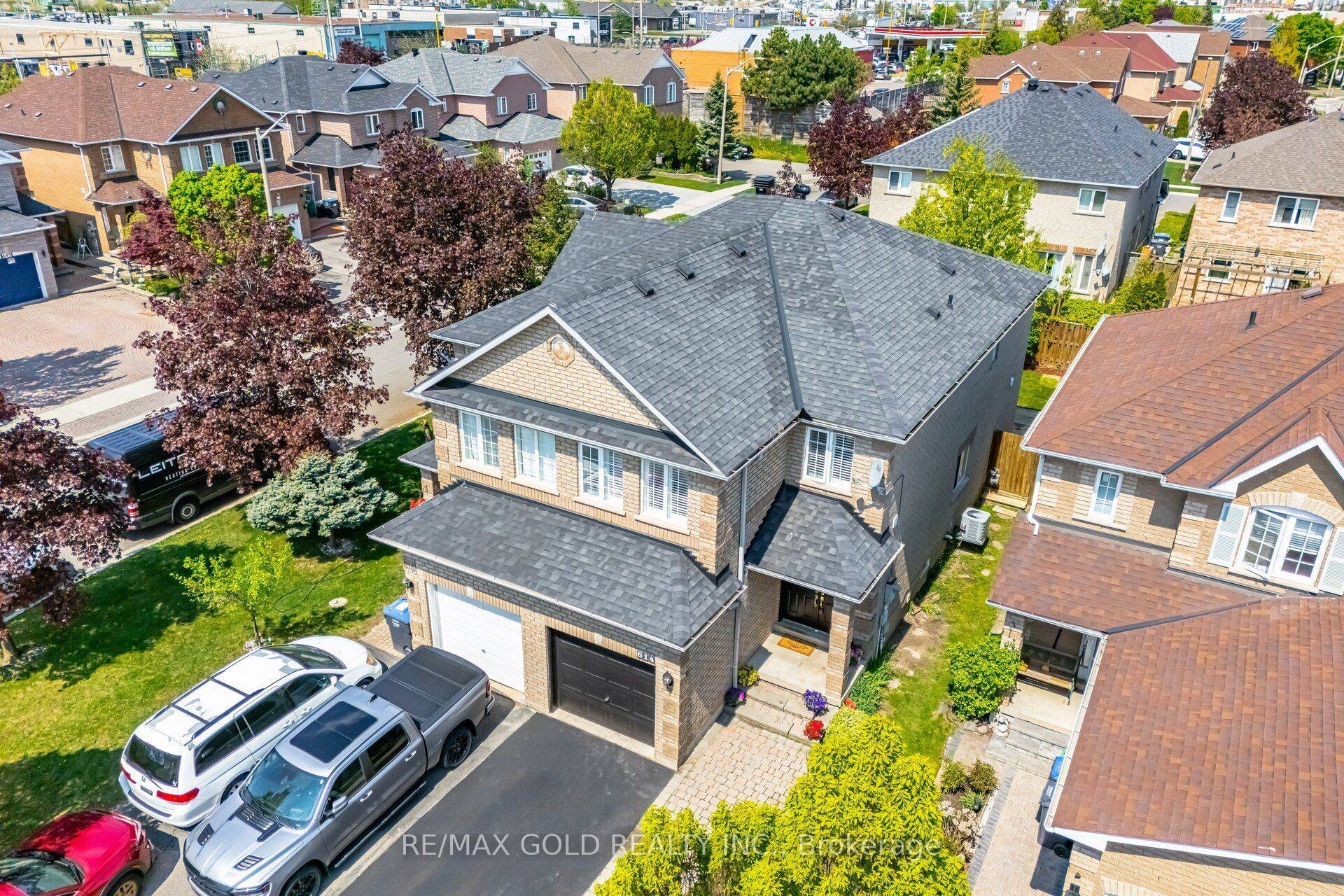 Mississauga, ON L5B 4E9,614 Summer Park CRES