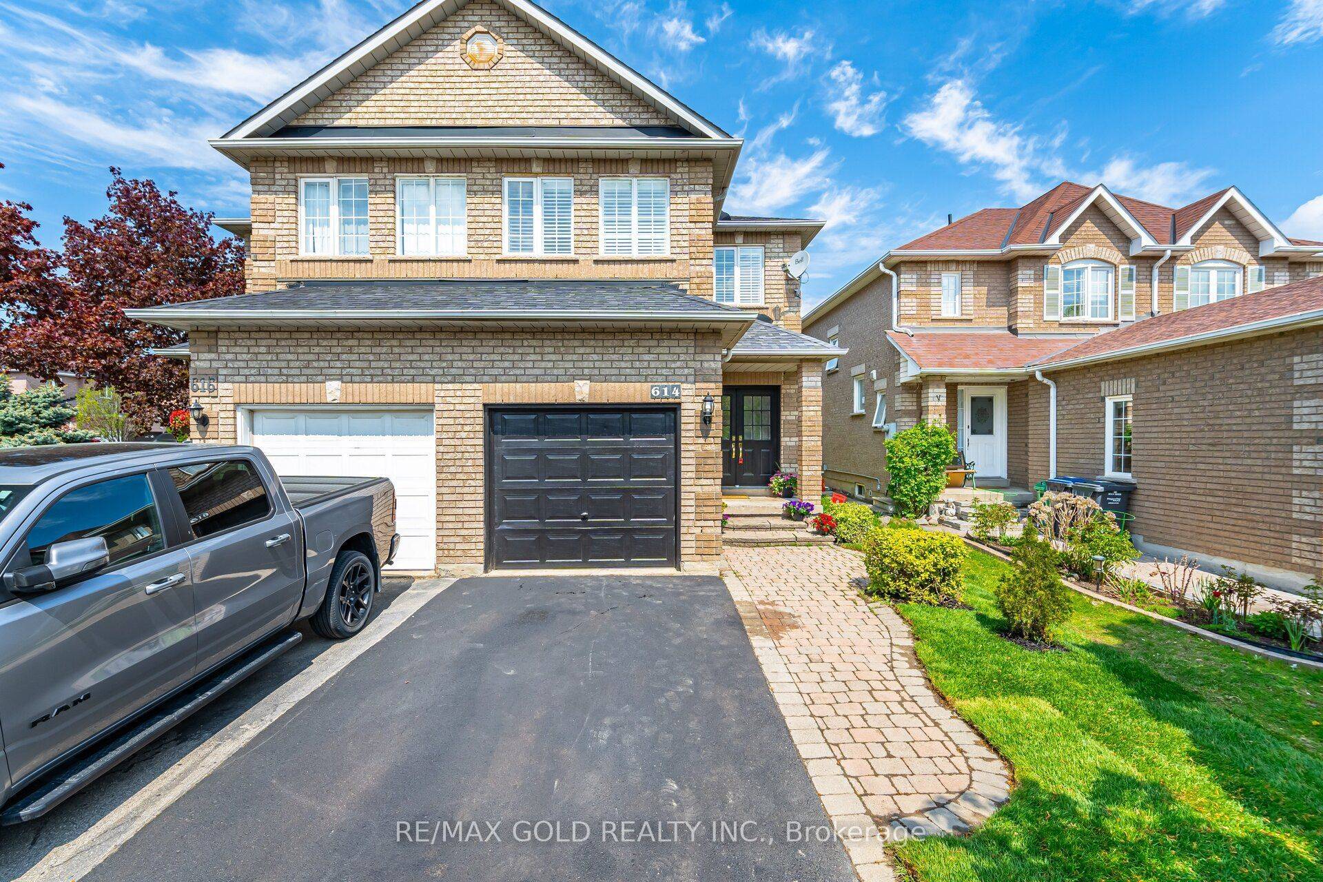 Mississauga, ON L5B 4E9,614 Summer Park CRES