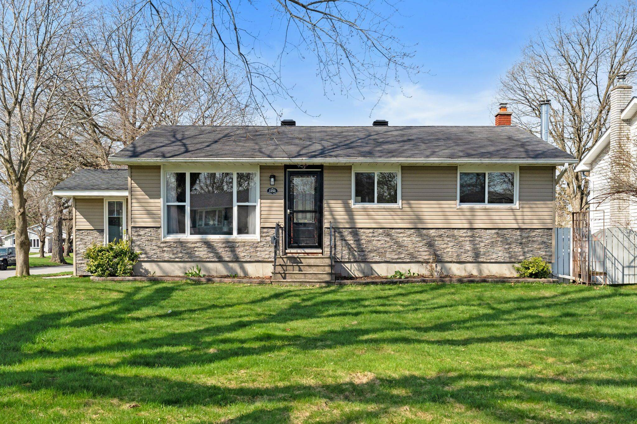 1250 Peden BLVD, Brockville, ON K6V 5Y5