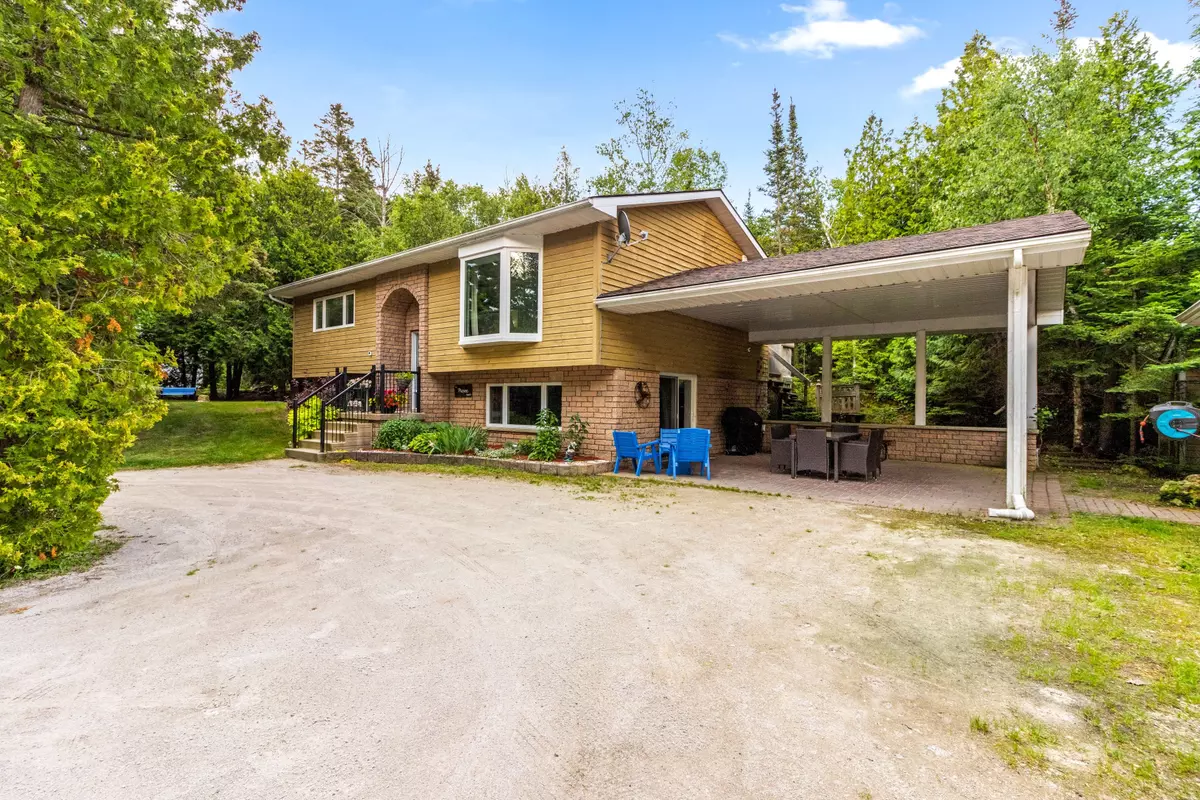 Northern Bruce Peninsula, ON N0H 2R0,73 Corey CRES