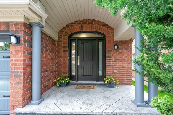 11 St Philip CT, Whitby, ON L1P 0A5