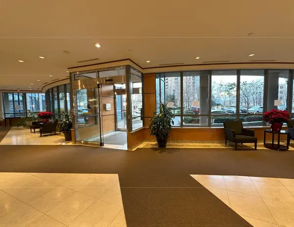 25 Viking LN #2355, Toronto W08, ON M9B 0A1