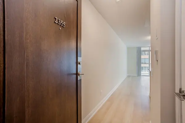 25 Viking LN #2355, Toronto W08, ON M9B 0A1