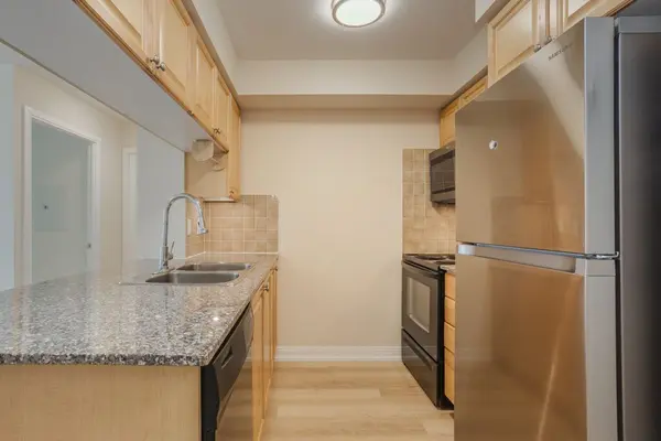 25 Viking LN #2355, Toronto W08, ON M9B 0A1