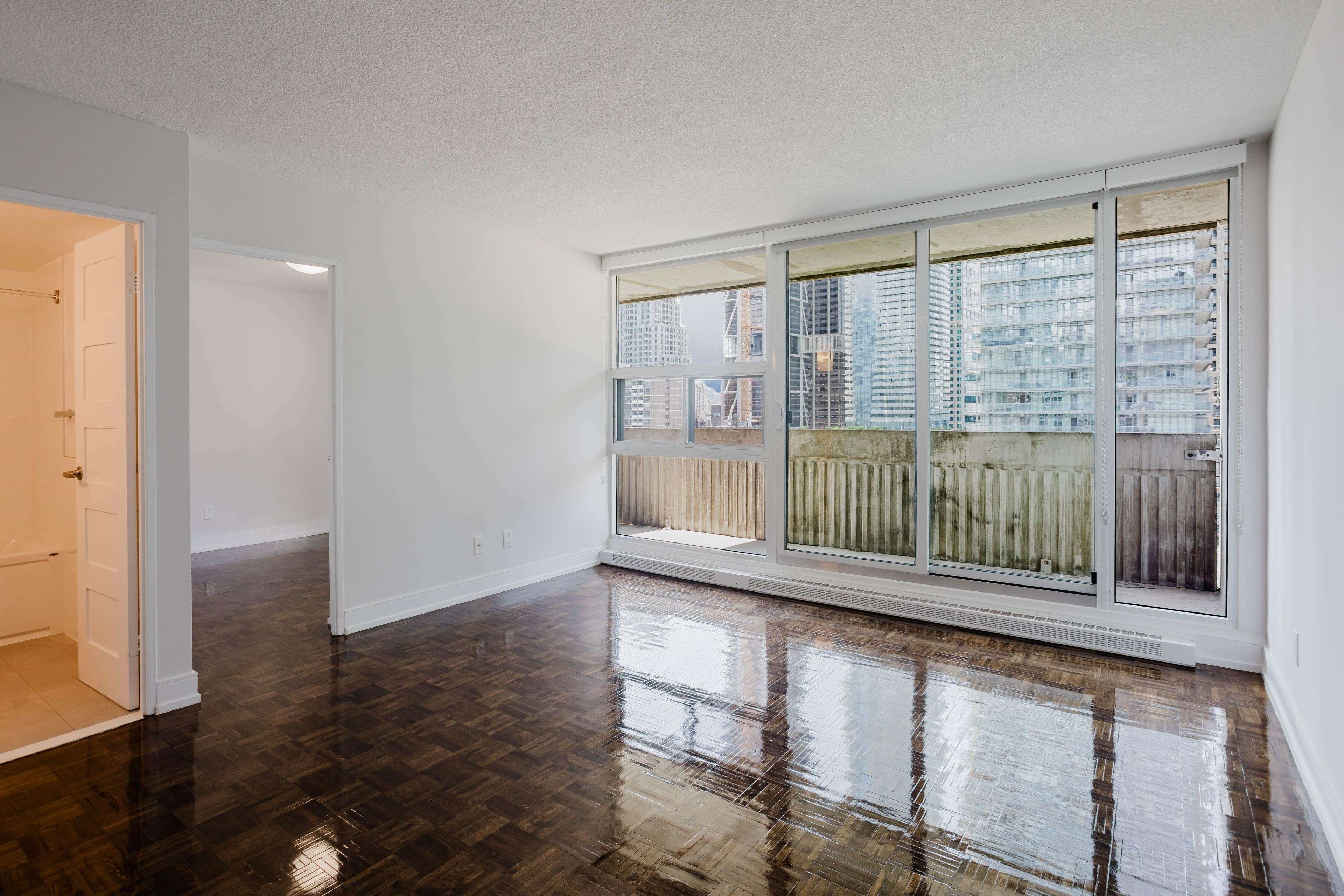Toronto C08, ON M4Y 2P7,33 Isabella ST #1806