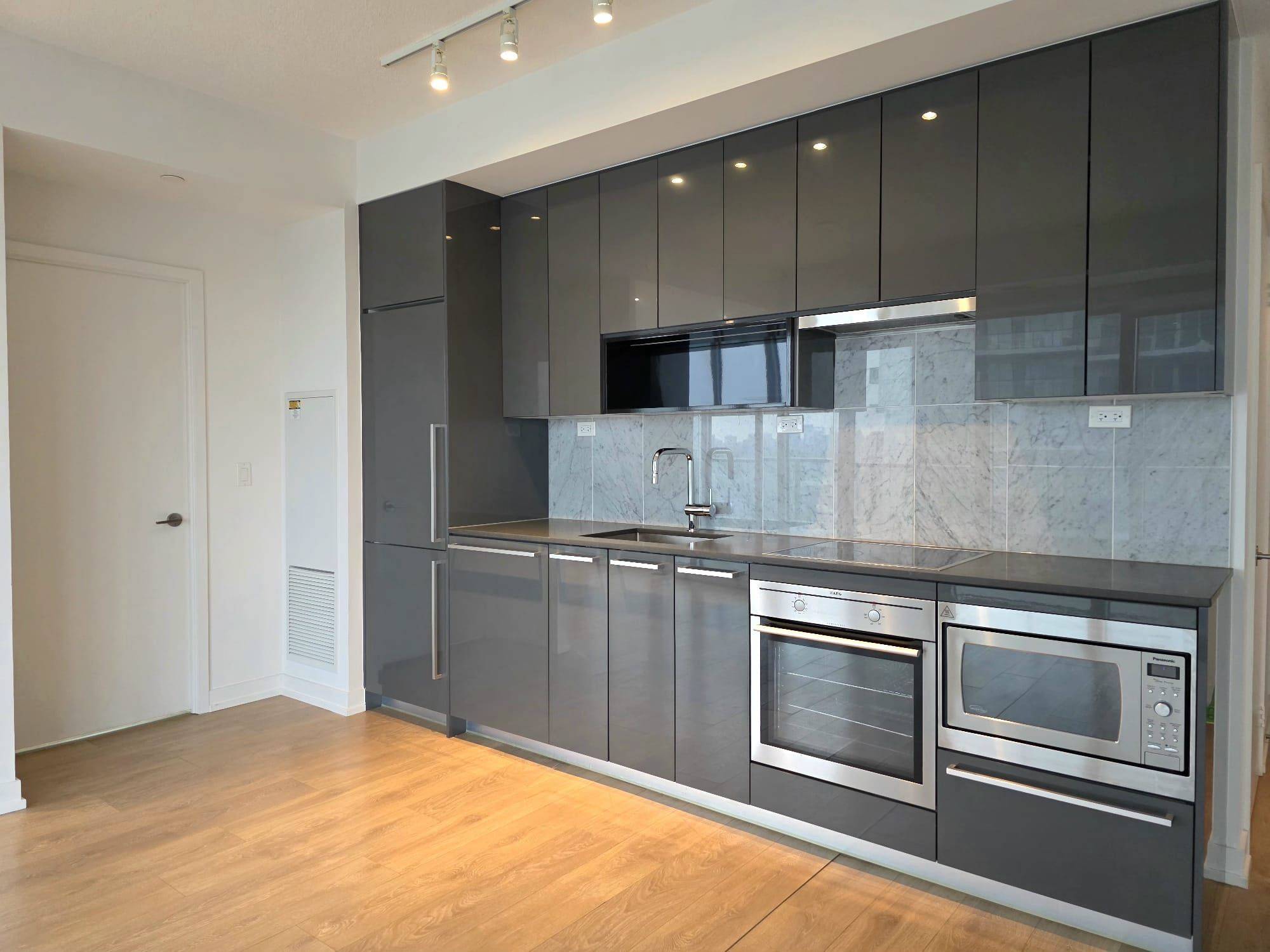 Toronto C15, ON M2K 0E3,115 Mcmahon DR #2812