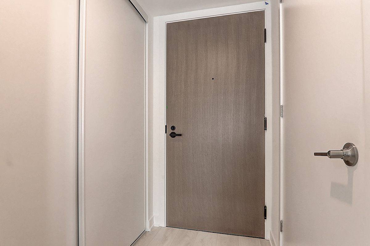 Toronto C06, ON M3H 0E7,8 Tippett RD #416