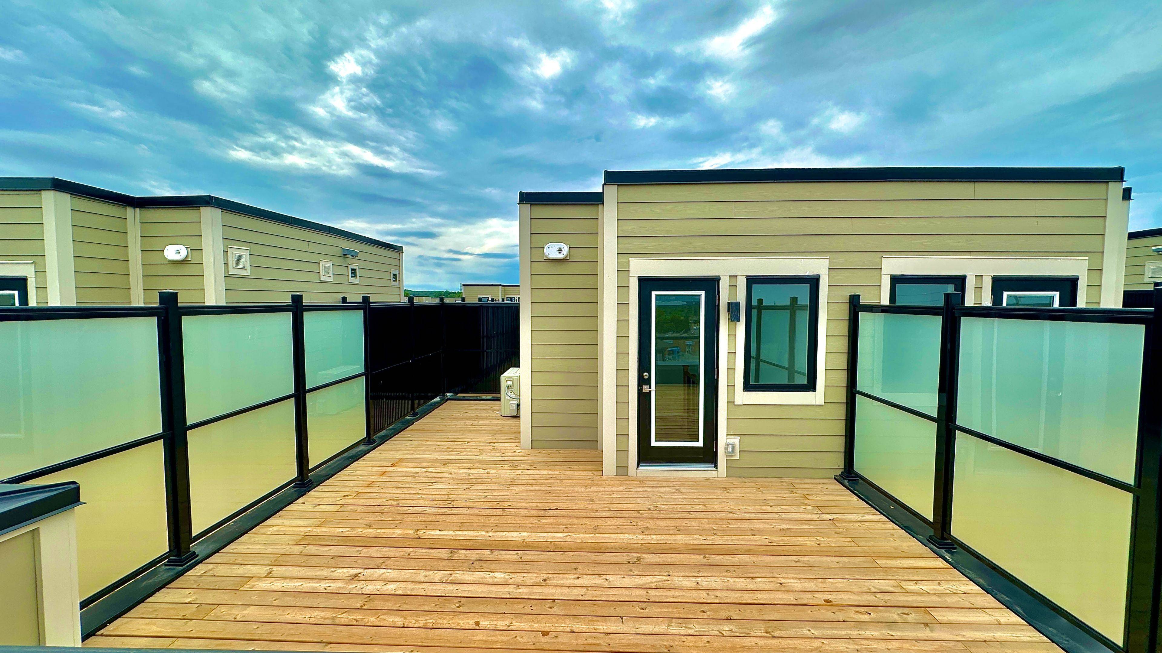 Newmarket, ON L3Y 0H3,20 Lytham Green CIR #8