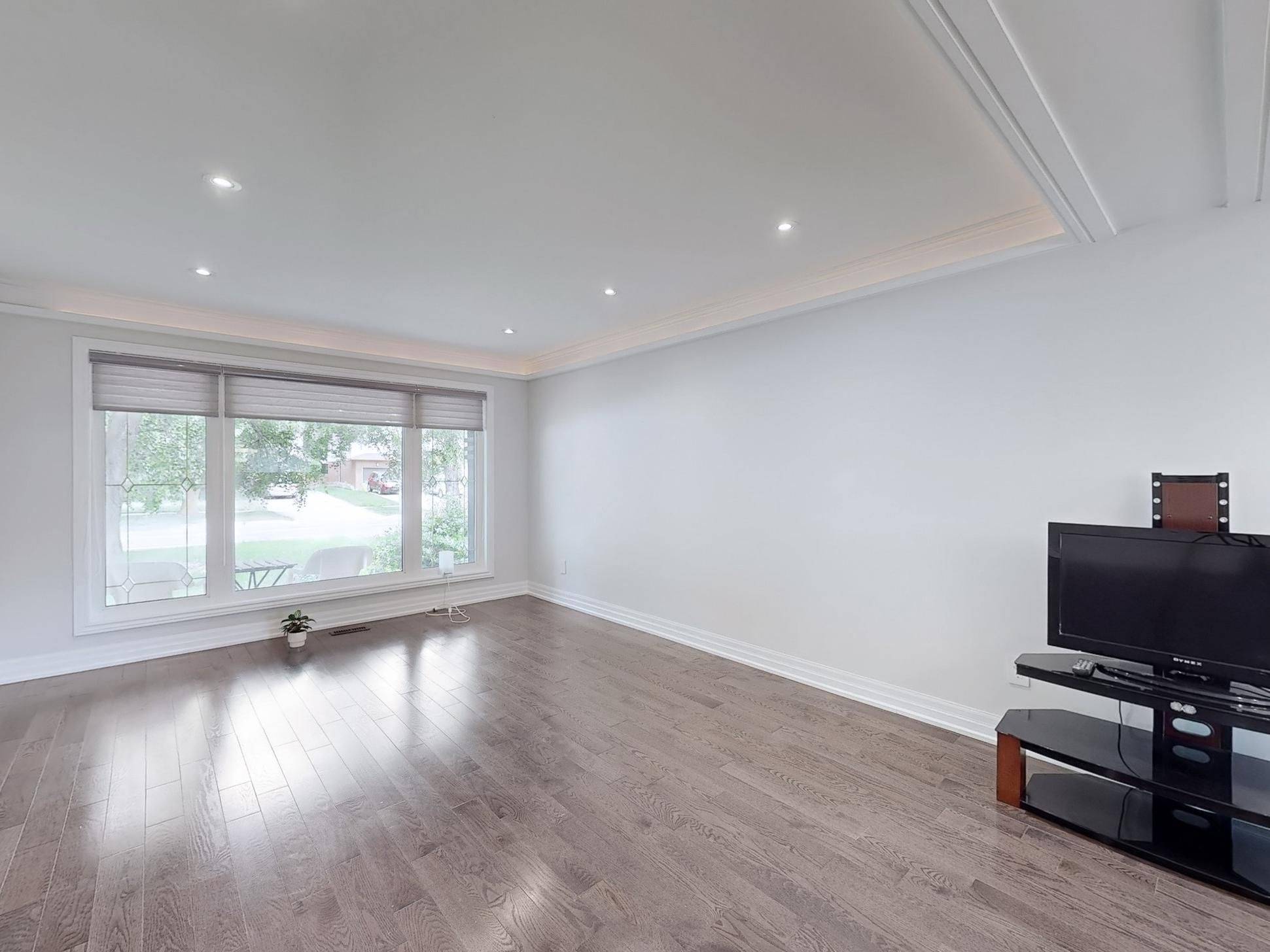 Markham, ON L3T 3C7,51 Royal Orchard BLVD #Main-1