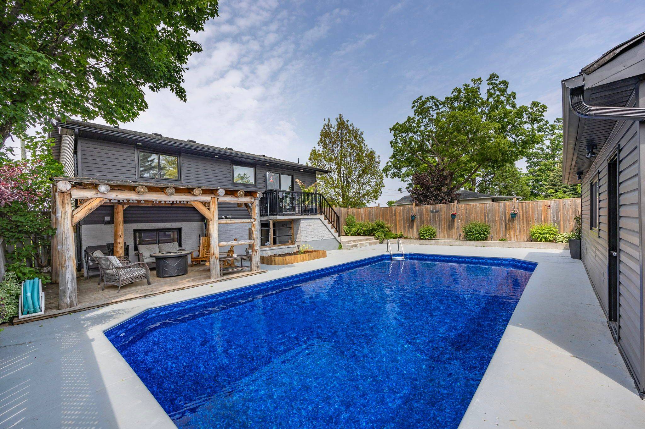 171 Steel ST, Barrie, ON L4M 2G6