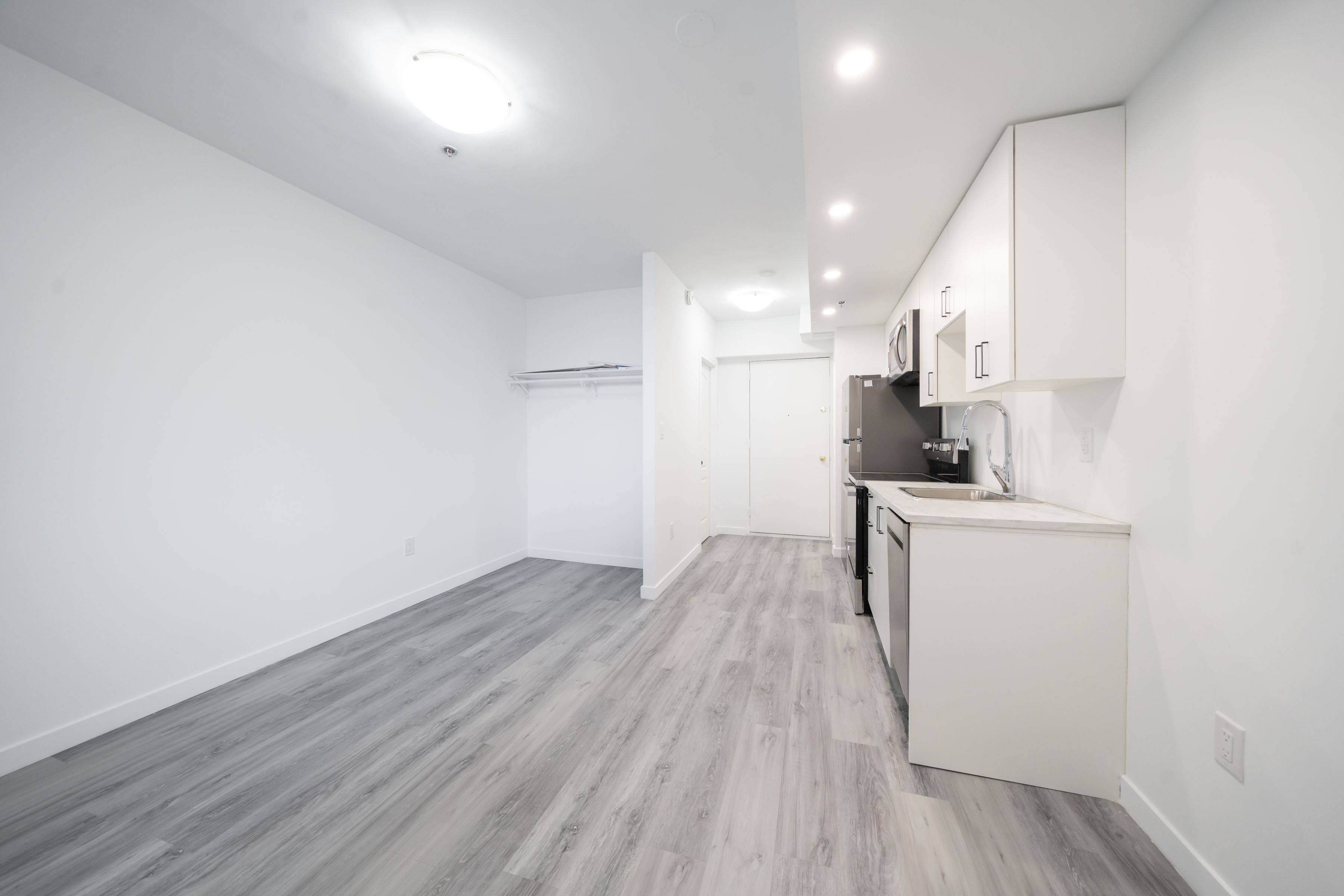 Toronto W04, ON M6L 1B7,1524 Lawrence AVE #112