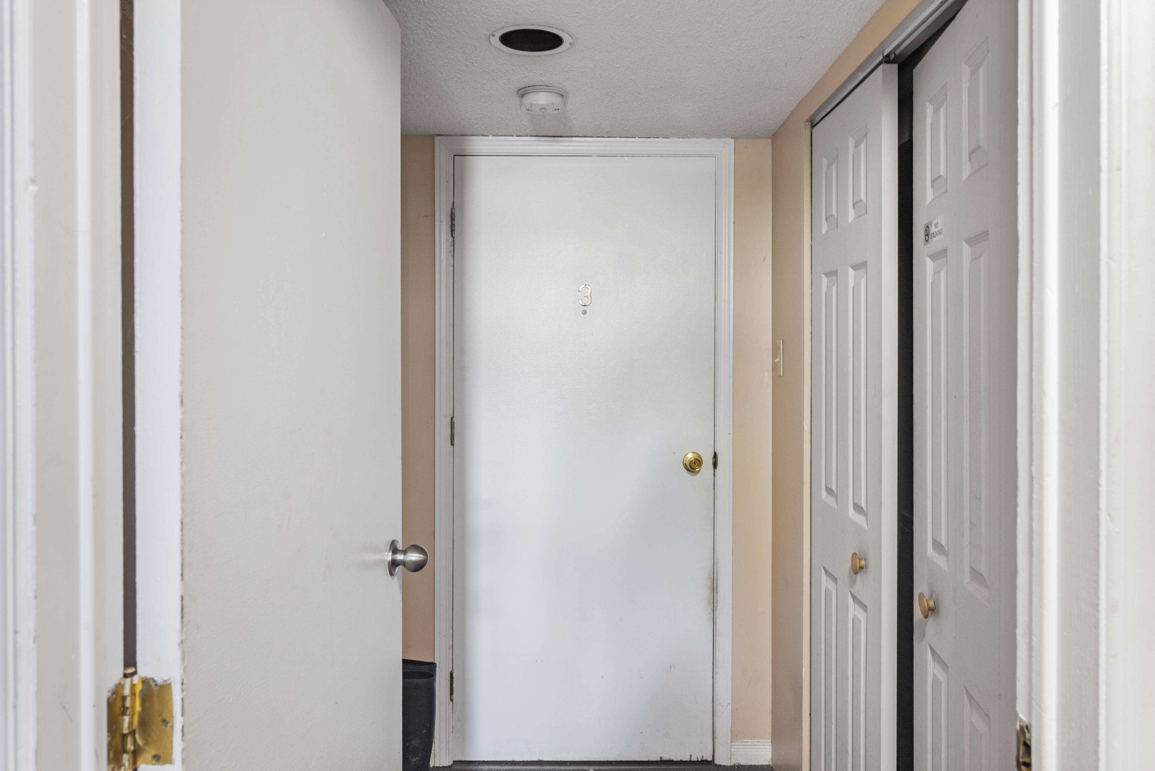 Britannia - Lincoln Heights And Area, ON K2B 6Y3,2628 Don ST #3