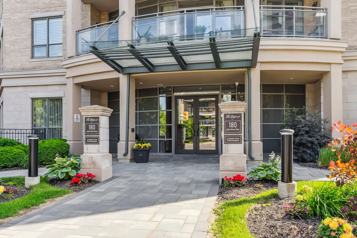 Aurora, ON L4G 0R3,180 John West WAY W #332