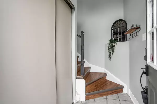 Clarington, ON L1C 4Y9,75 Abernethy CRES