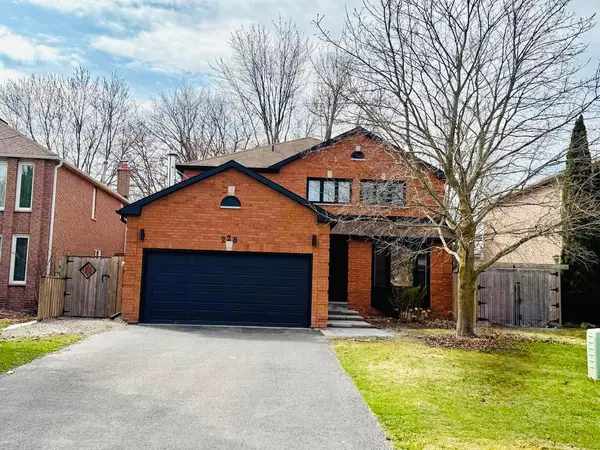 228 Elman CRES, Newmarket, ON L3Y 7X3