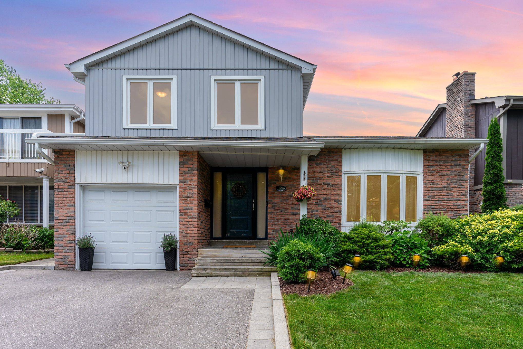 1247 Glenanna RD, Pickering, ON L1V 3B6