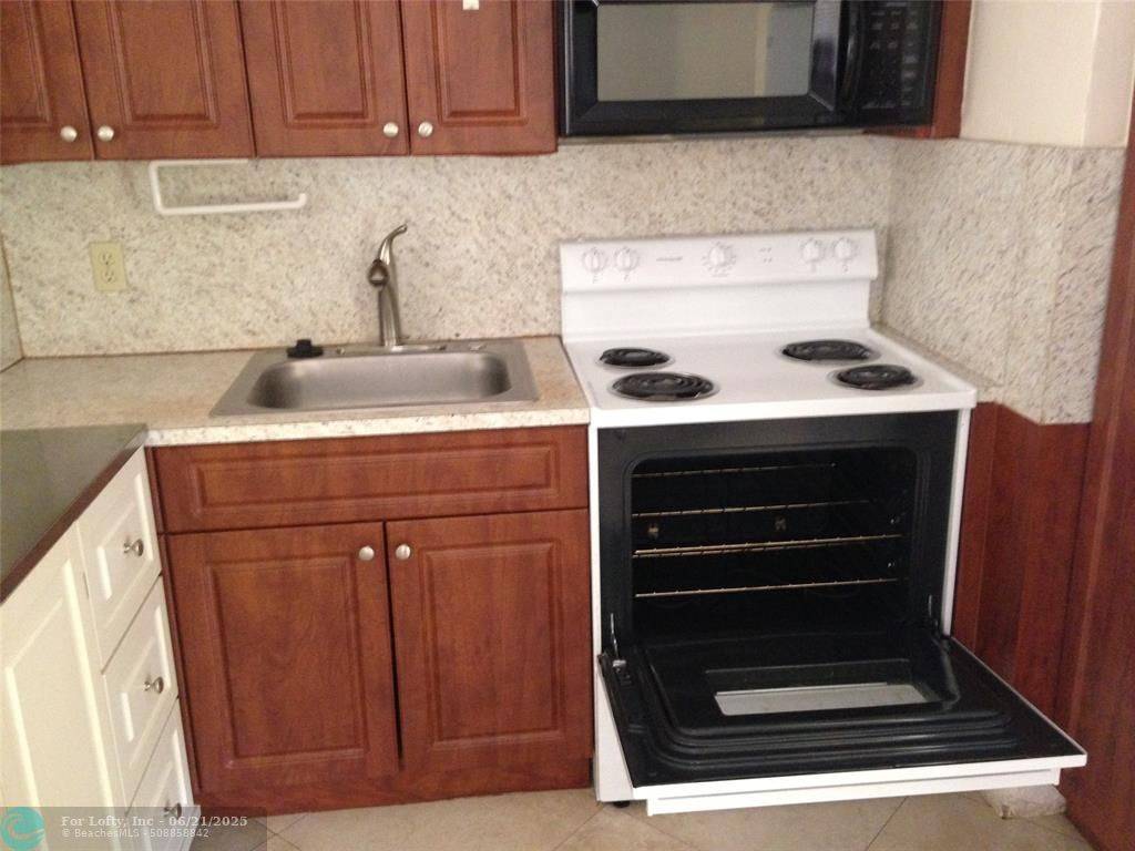 Hollywood, FL 33020,2534 Taft St Front