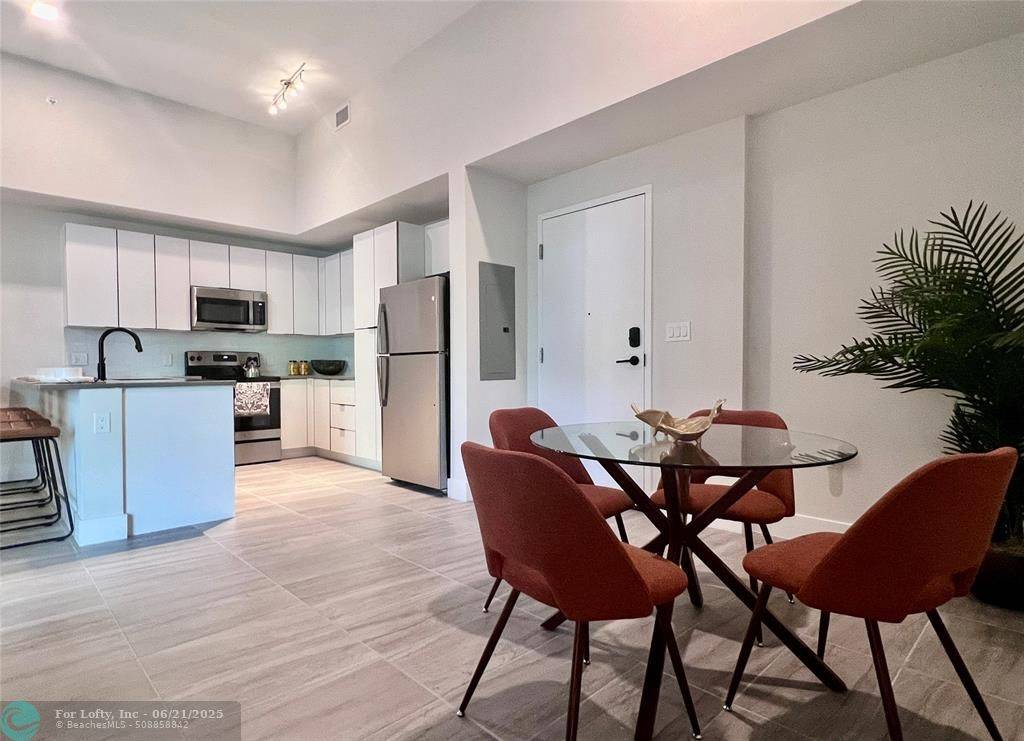 Dania Beach, FL 33004,120 N Compass Way  #337