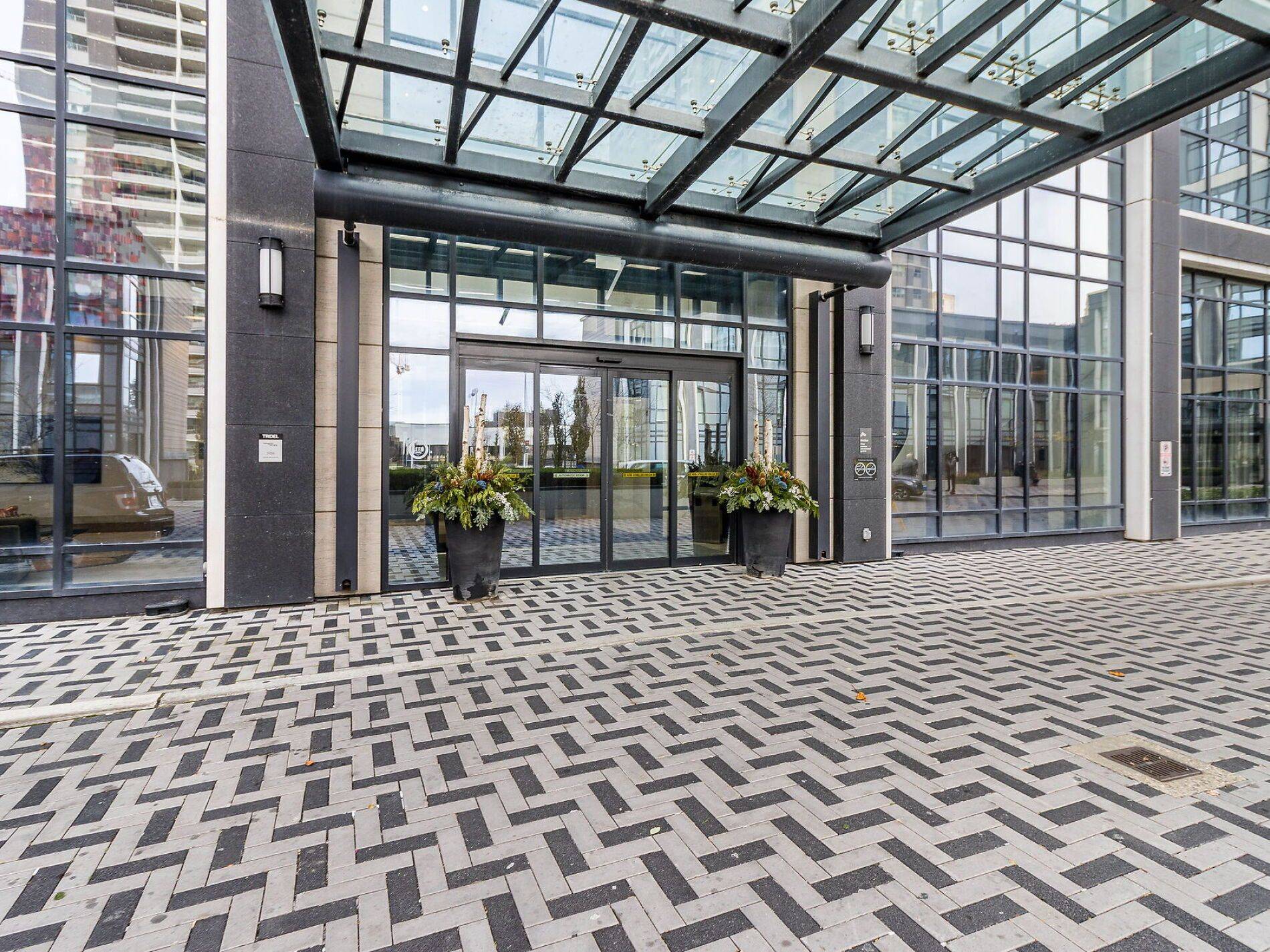 Toronto W08, ON M9C 0C9,7 Mabelle AVE #1409