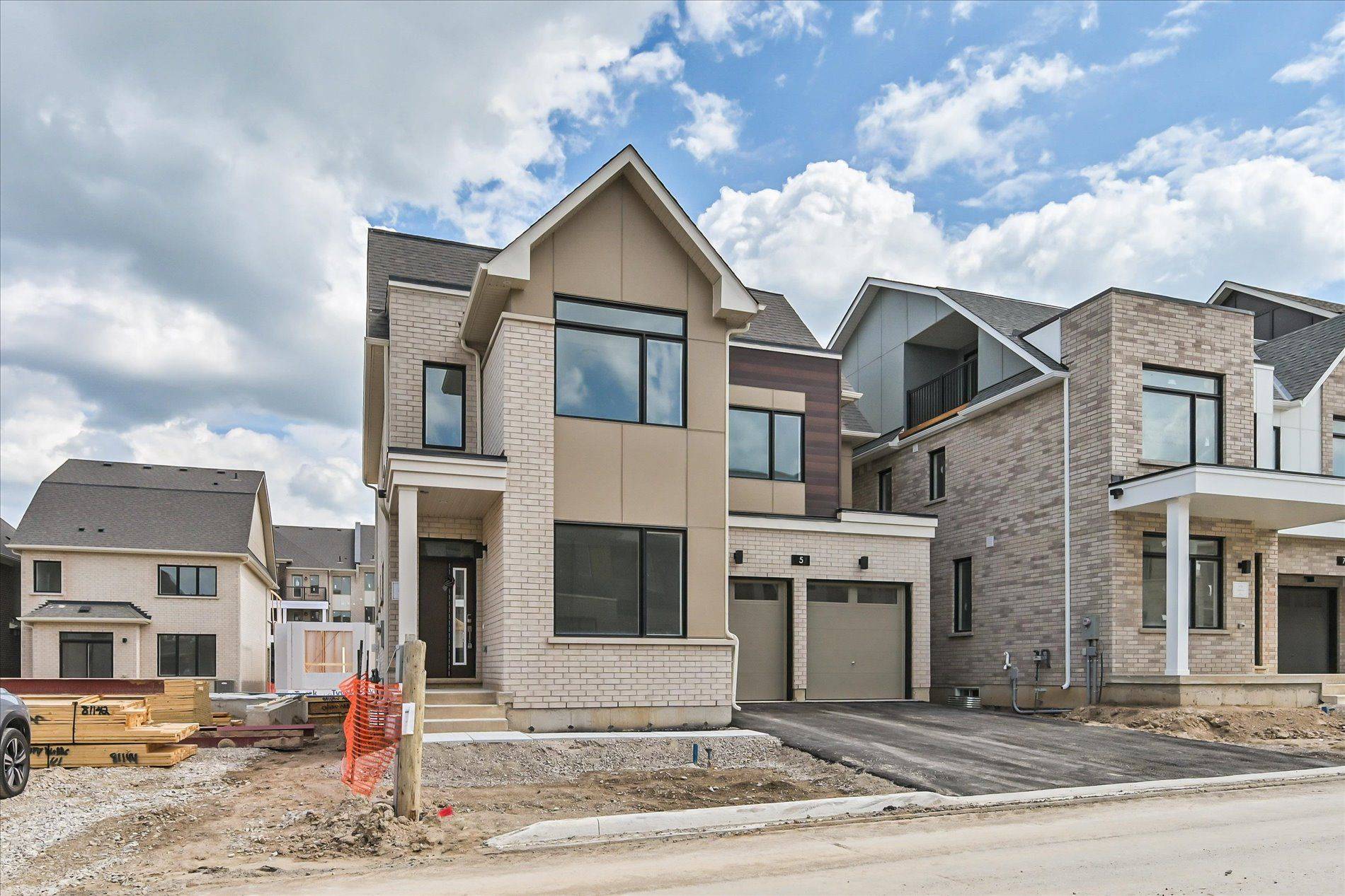 Brampton, ON L7A 5L9,5 Oceanic AVE