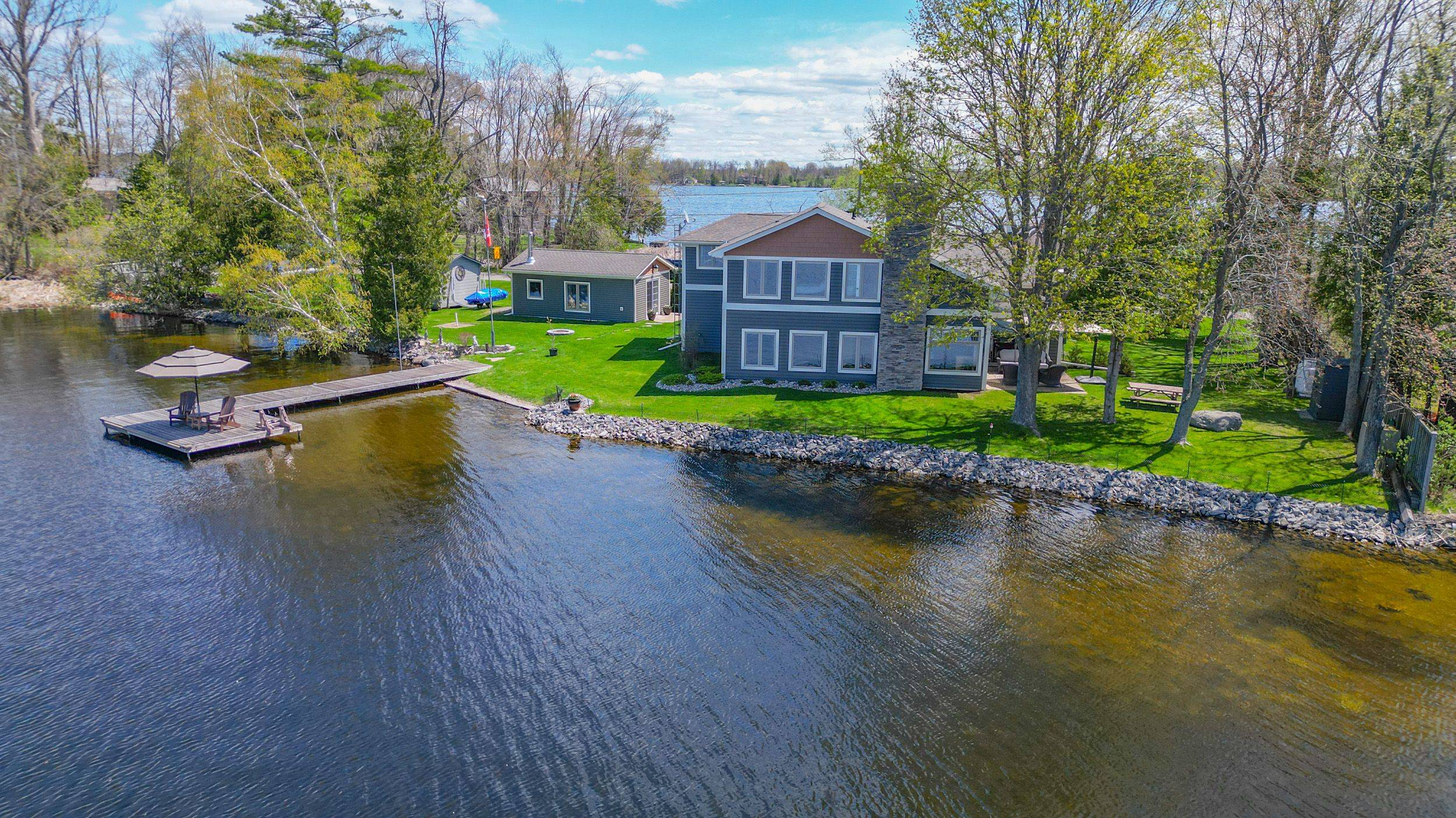 Selwyn, ON K0L 1T0,11 EDGEWATER DR