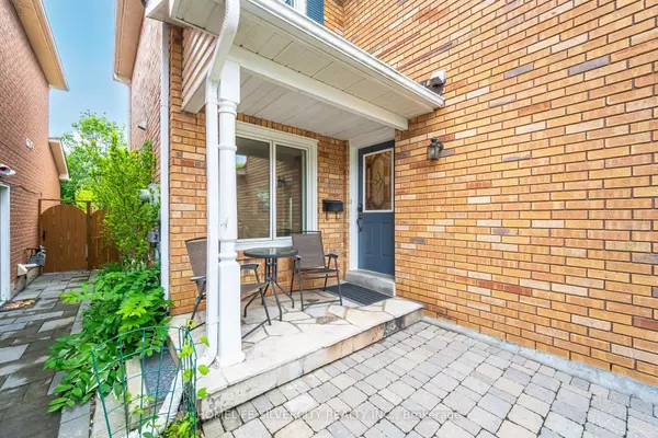 Mississauga, ON L5N 6W4,3913 Ponderosa LN