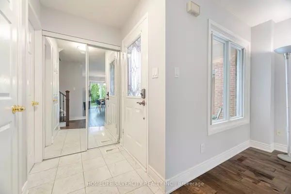 Mississauga, ON L5N 6W4,3913 Ponderosa LN